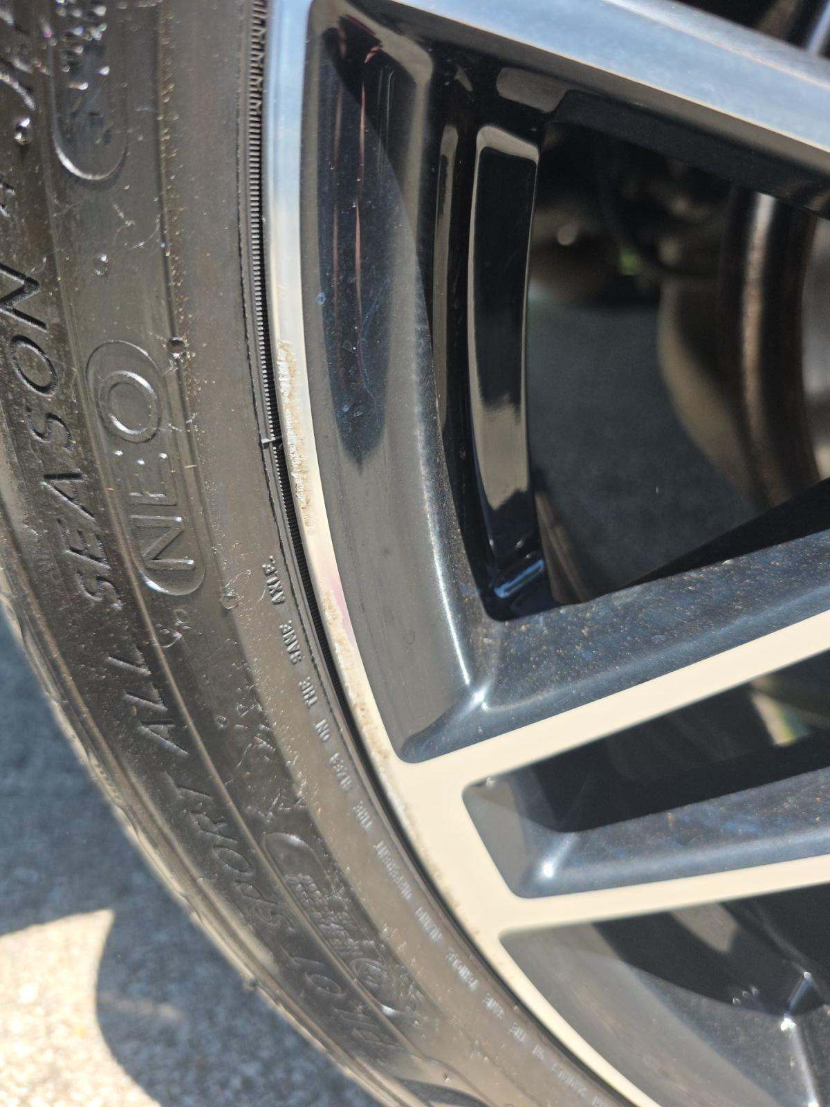 2023 Porsche Macan Base AWD