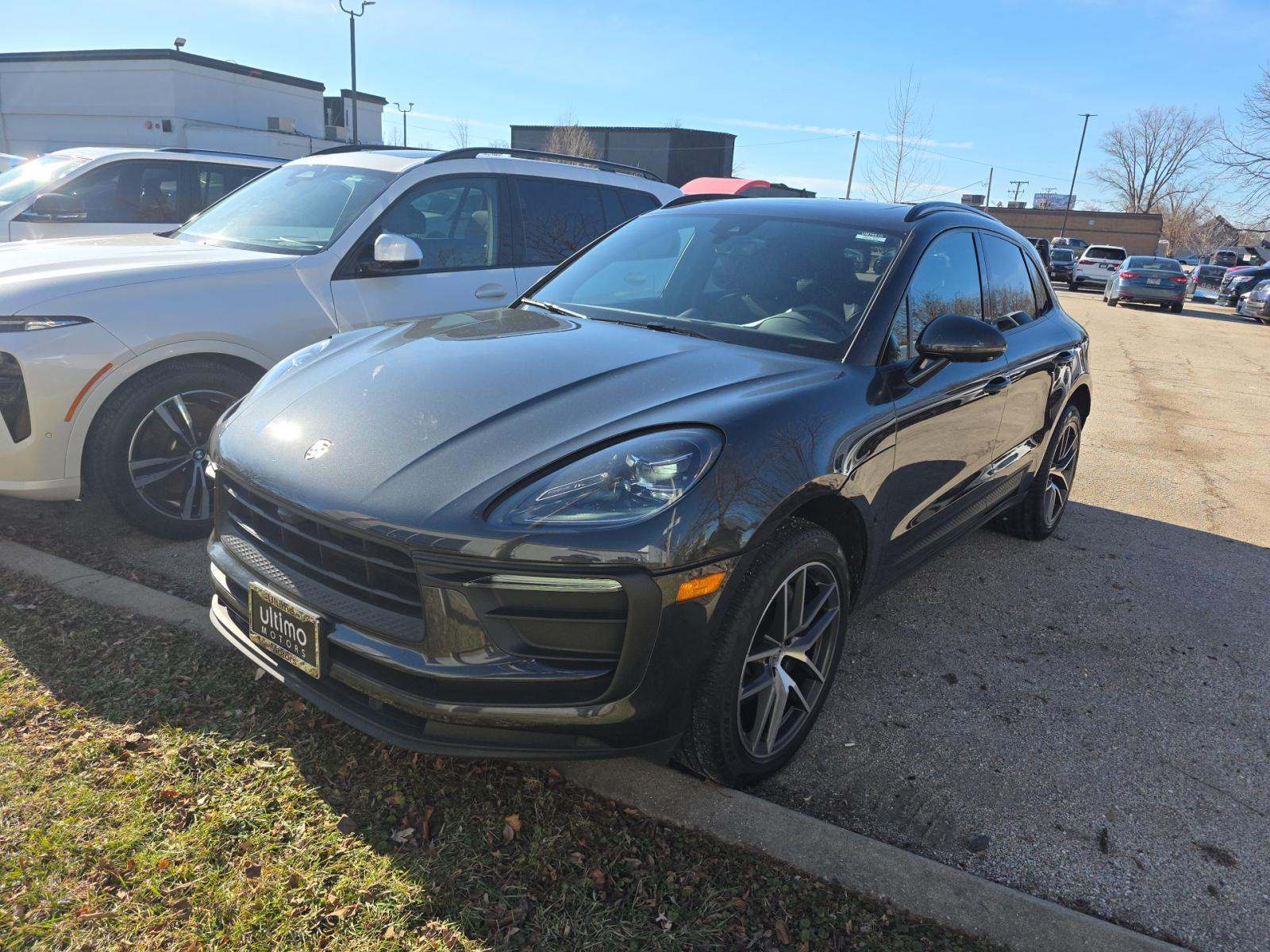 2022 Porsche Macan Base AWD