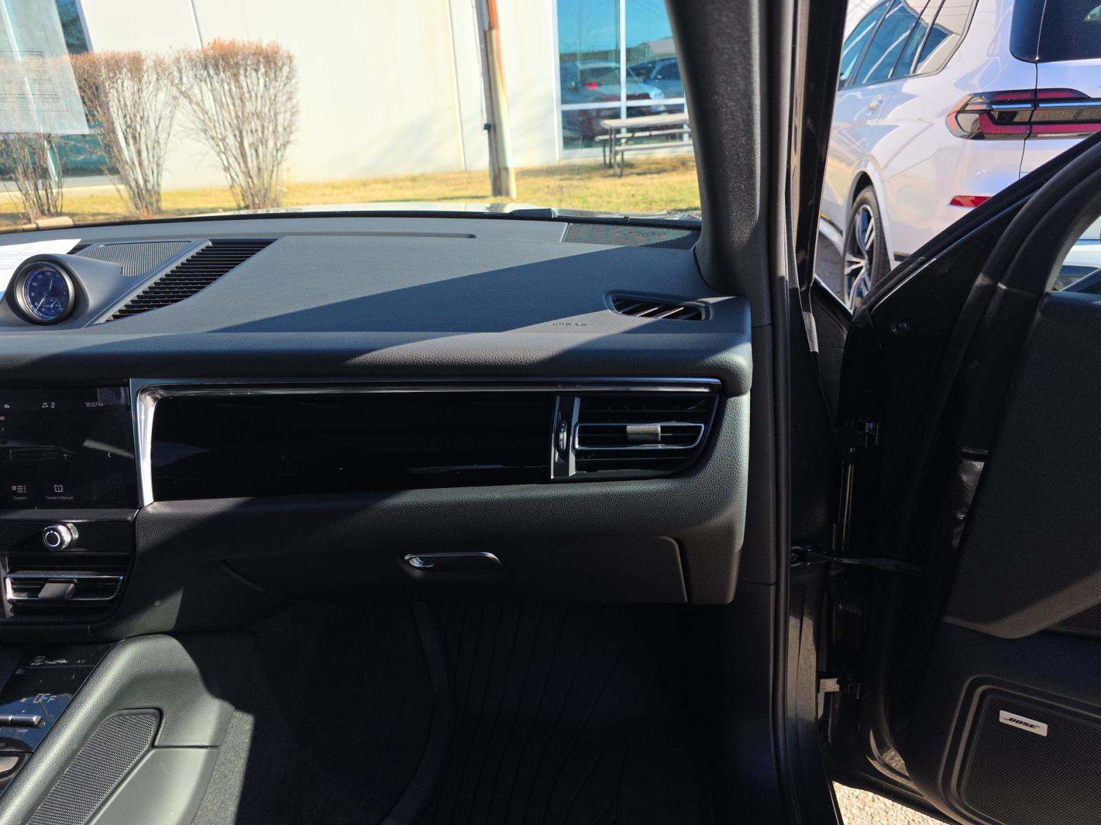 2022 Porsche Macan Base AWD