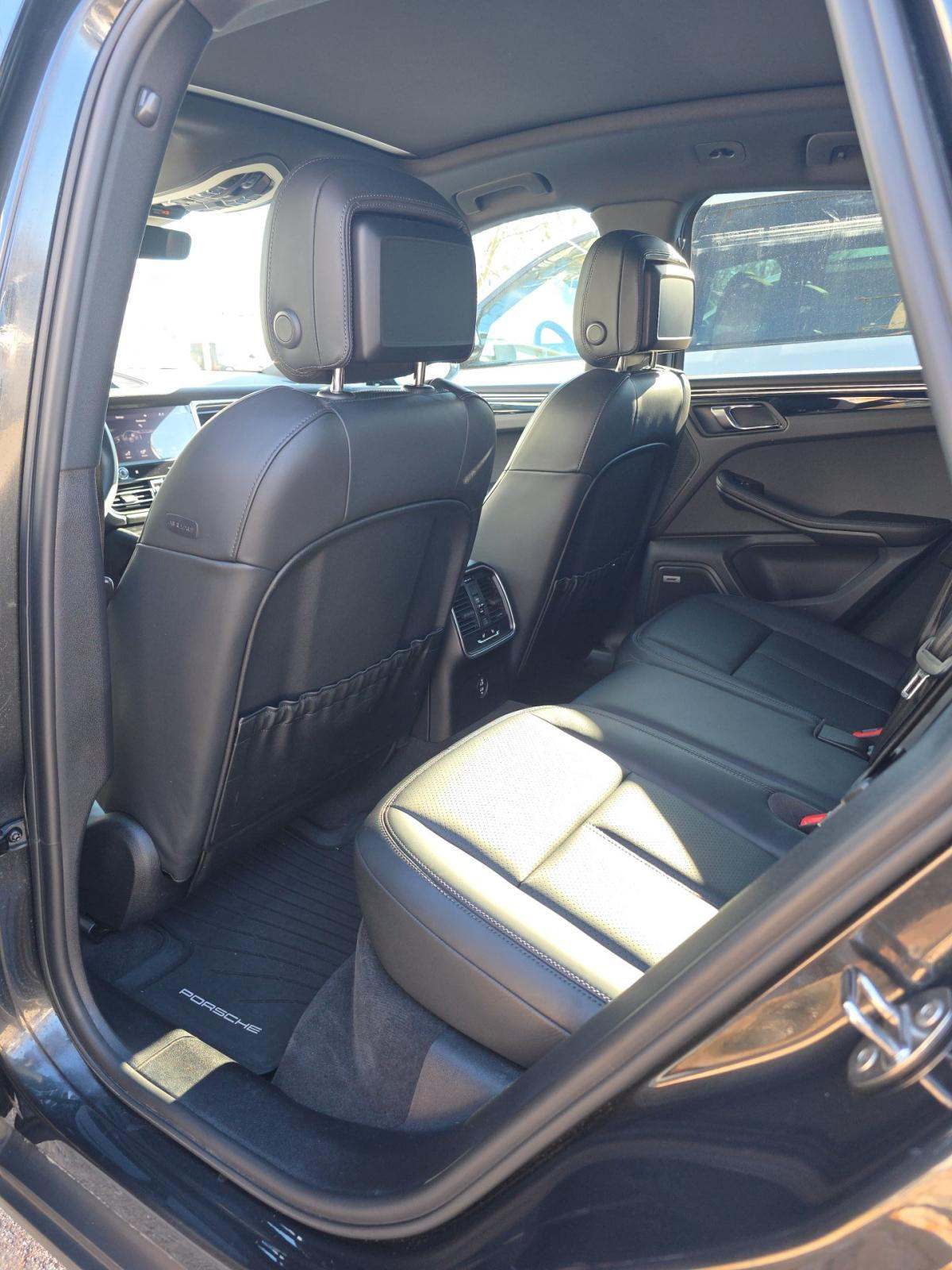 2022 Porsche Macan Base AWD