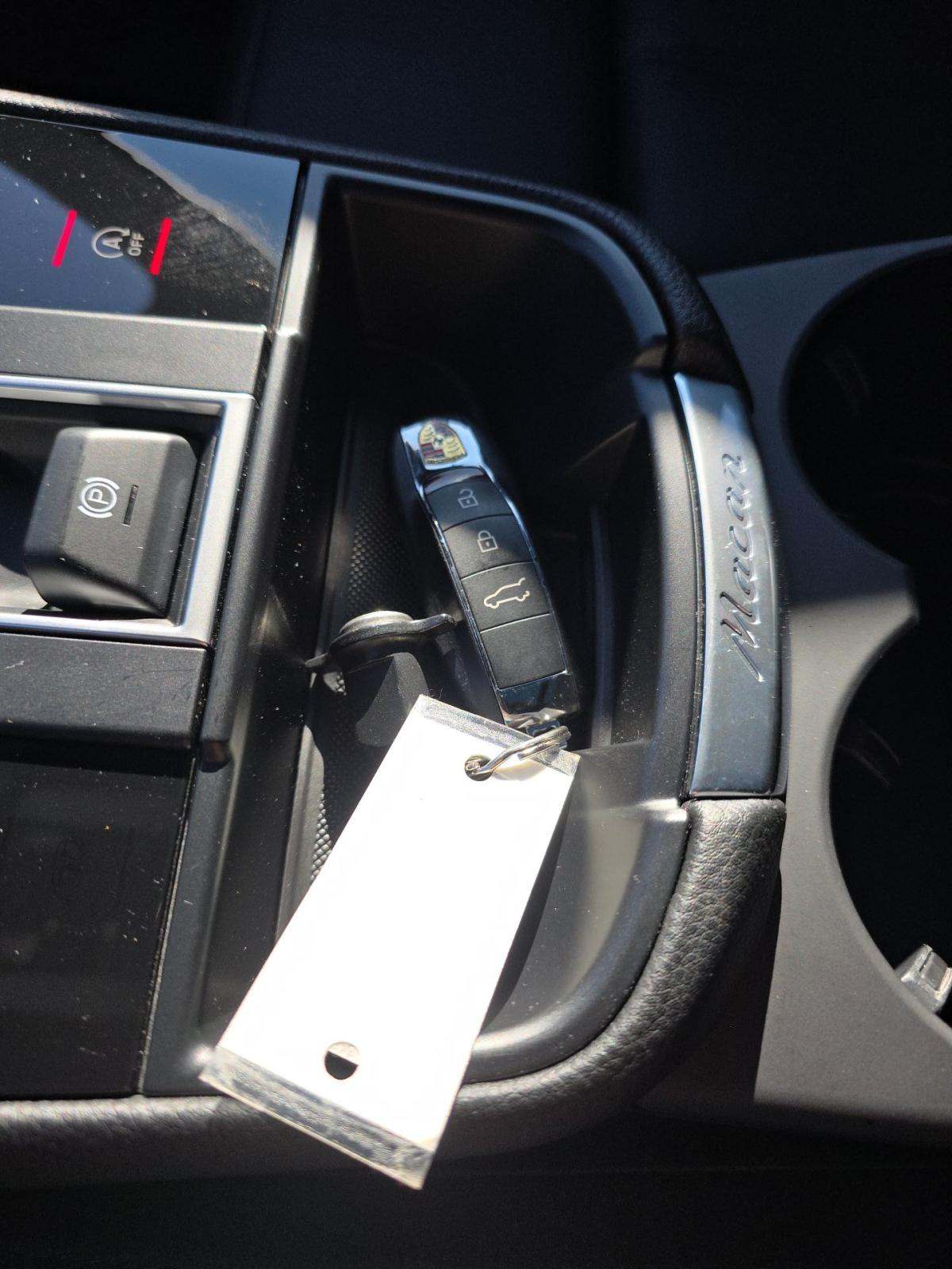 2022 Porsche Macan Base AWD