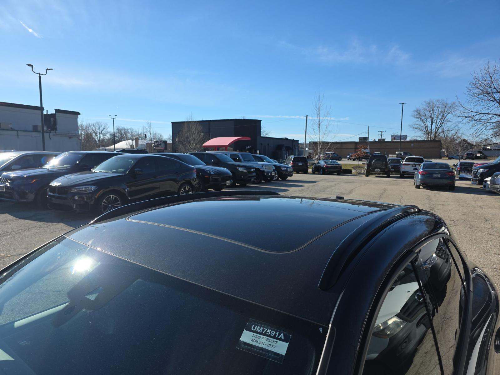 2022 Porsche Macan Base AWD