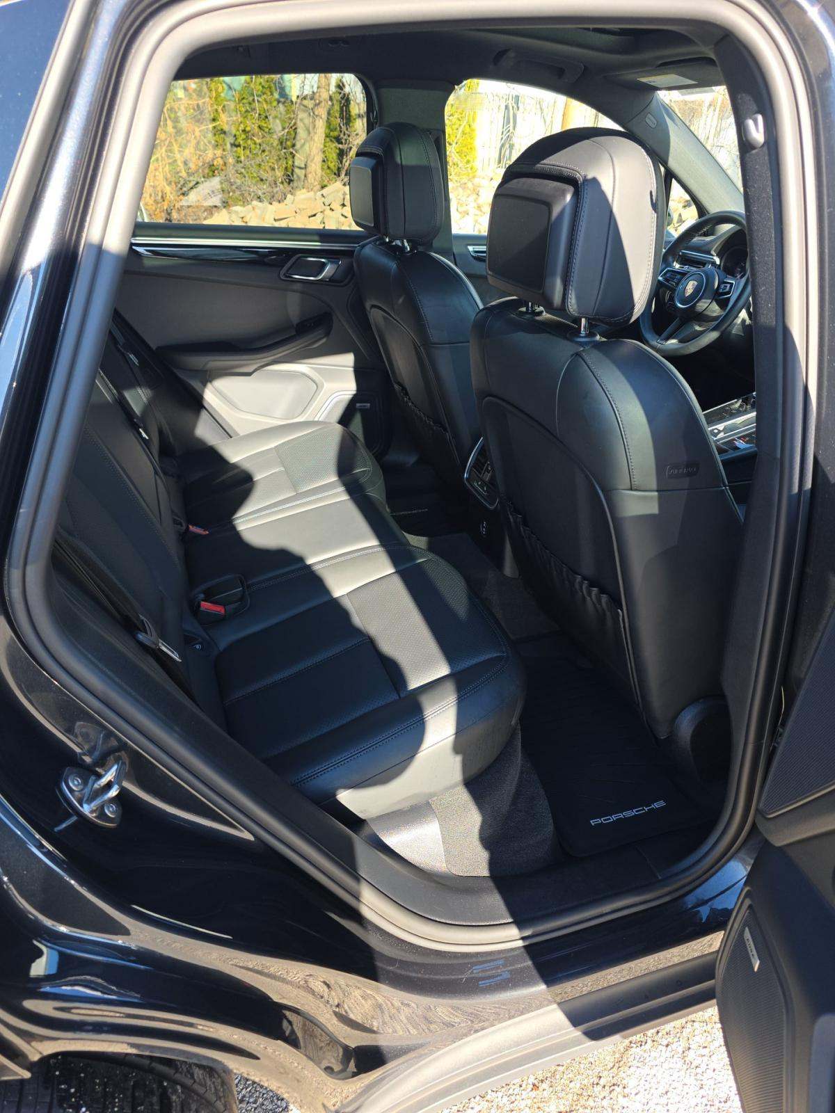 2022 Porsche Macan Base AWD