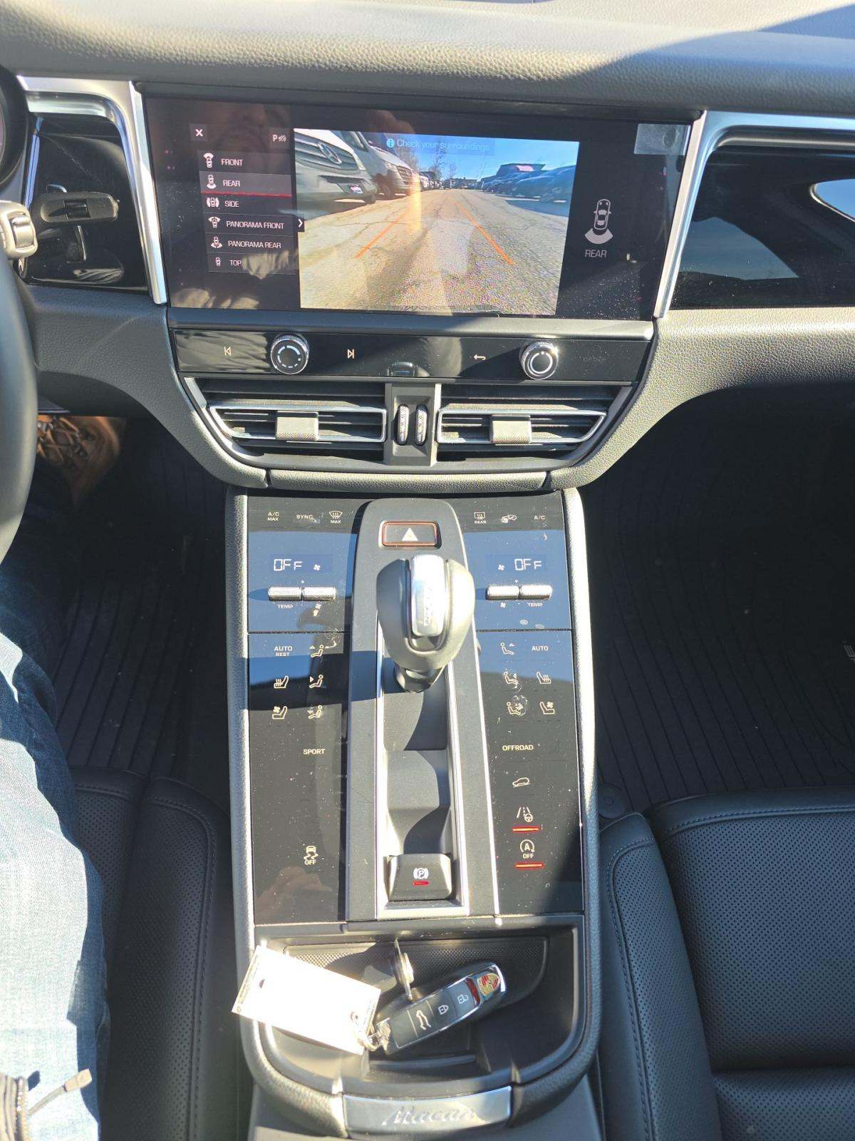 2022 Porsche Macan Base AWD