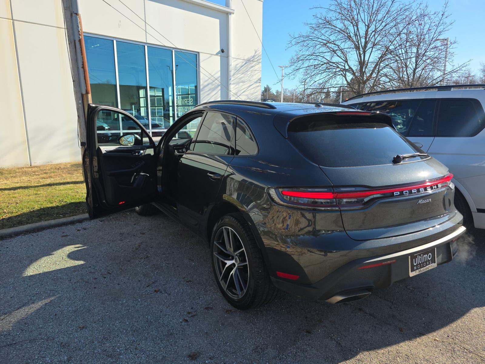 2022 Porsche Macan Base AWD