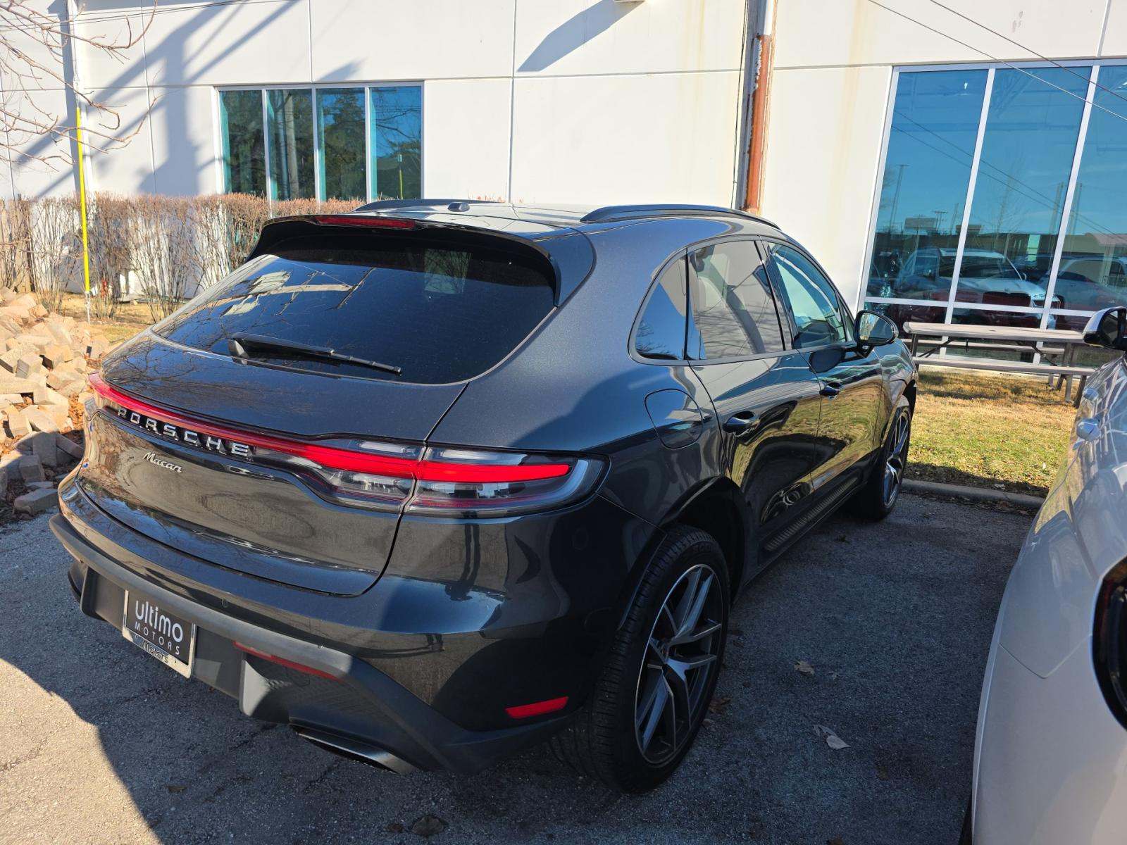 2022 Porsche Macan Base AWD