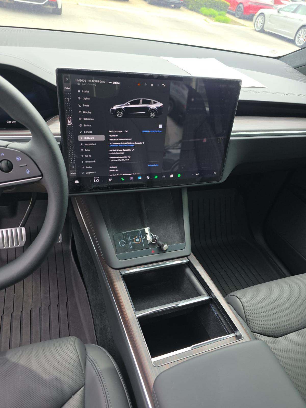 TESLA MODEL X - 10