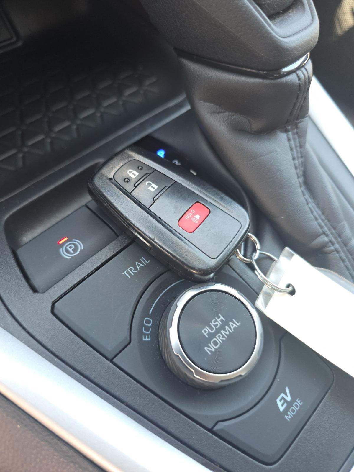 2025 Toyota RAV4 Hybrid XLE AWD