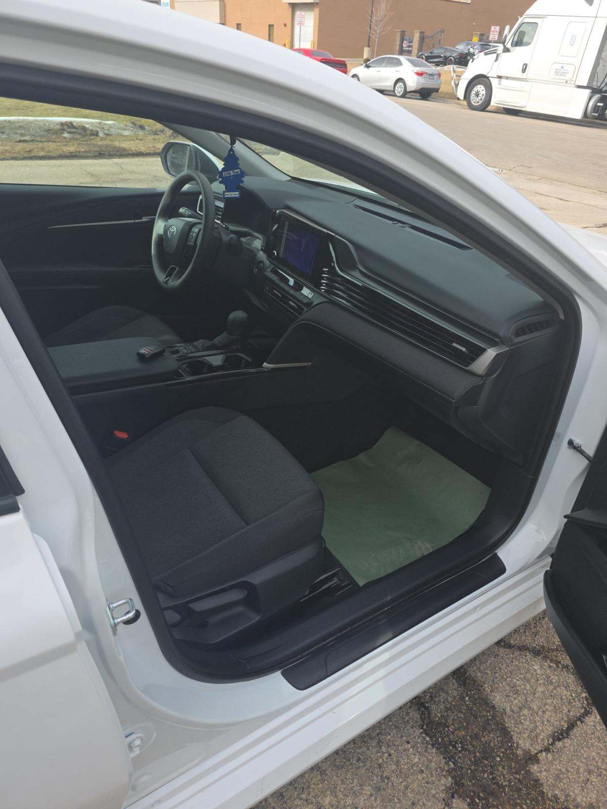 2025 Toyota Camry LE FWD