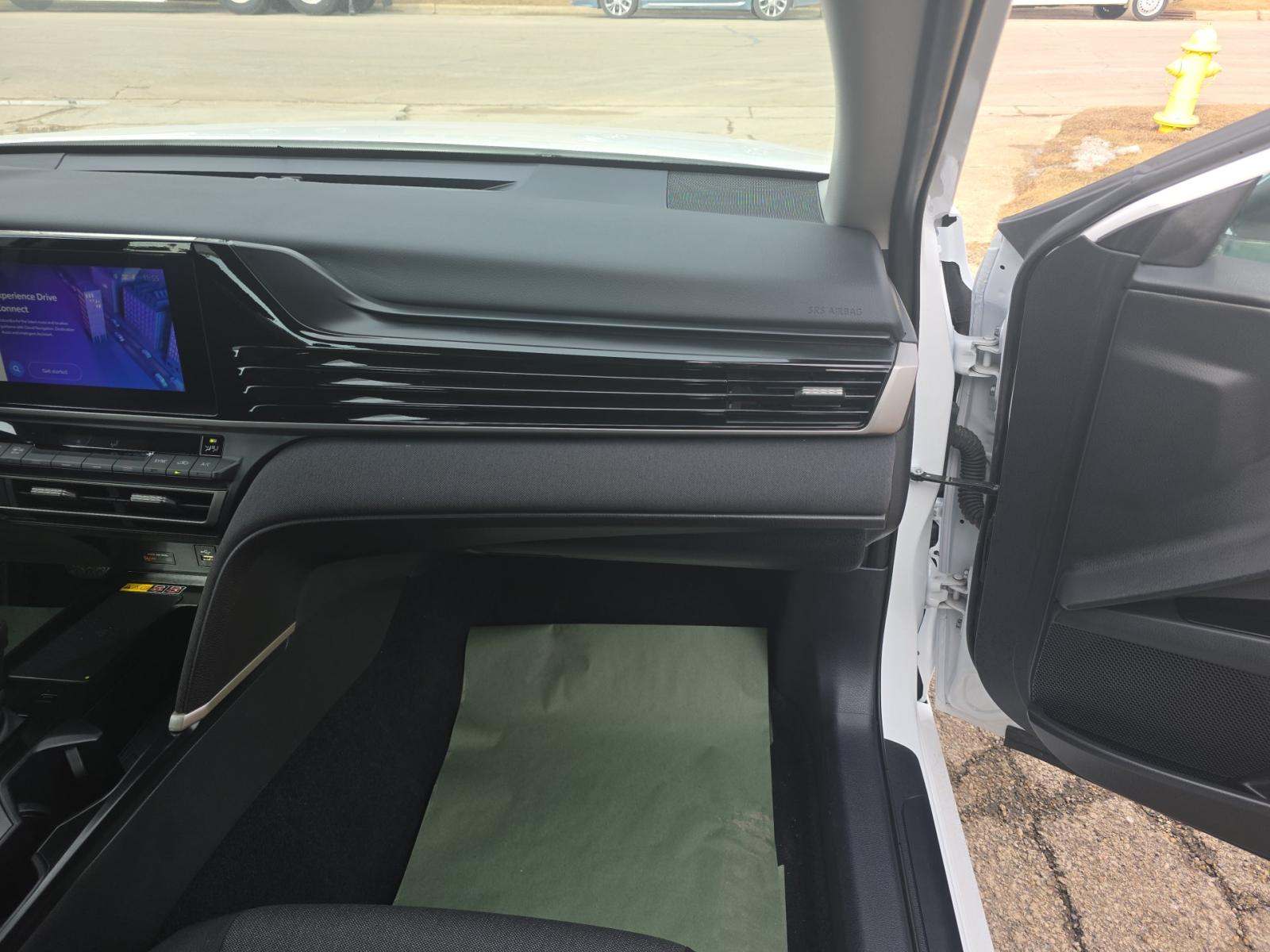 2025 Toyota Camry LE FWD