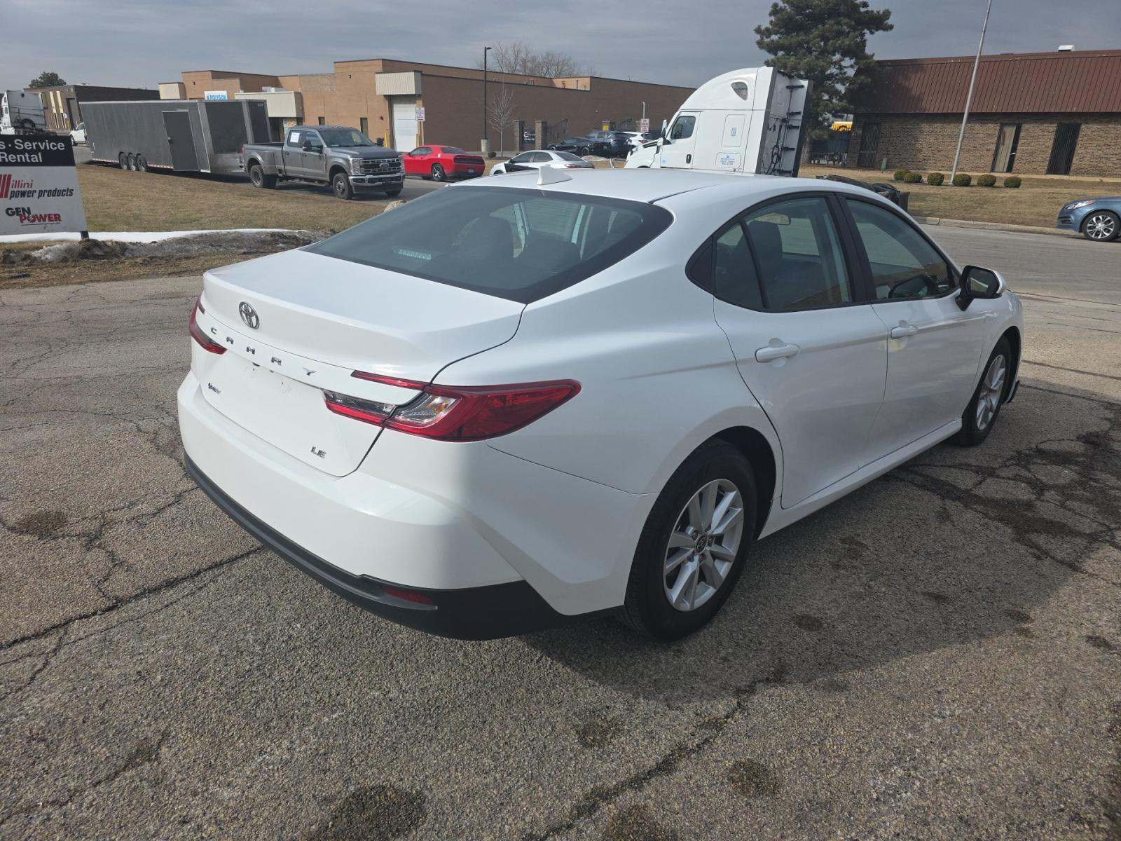 2025 Toyota Camry LE FWD