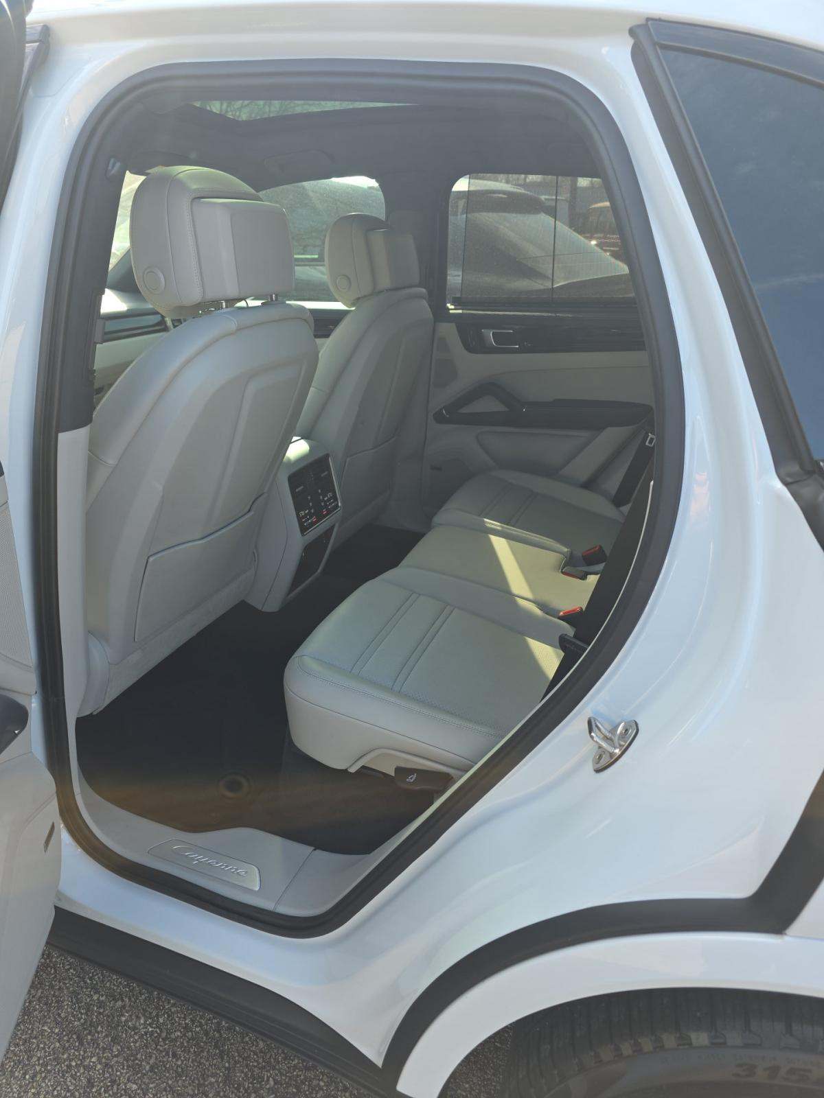 2023 Porsche Cayenne E-Hybrid AWD