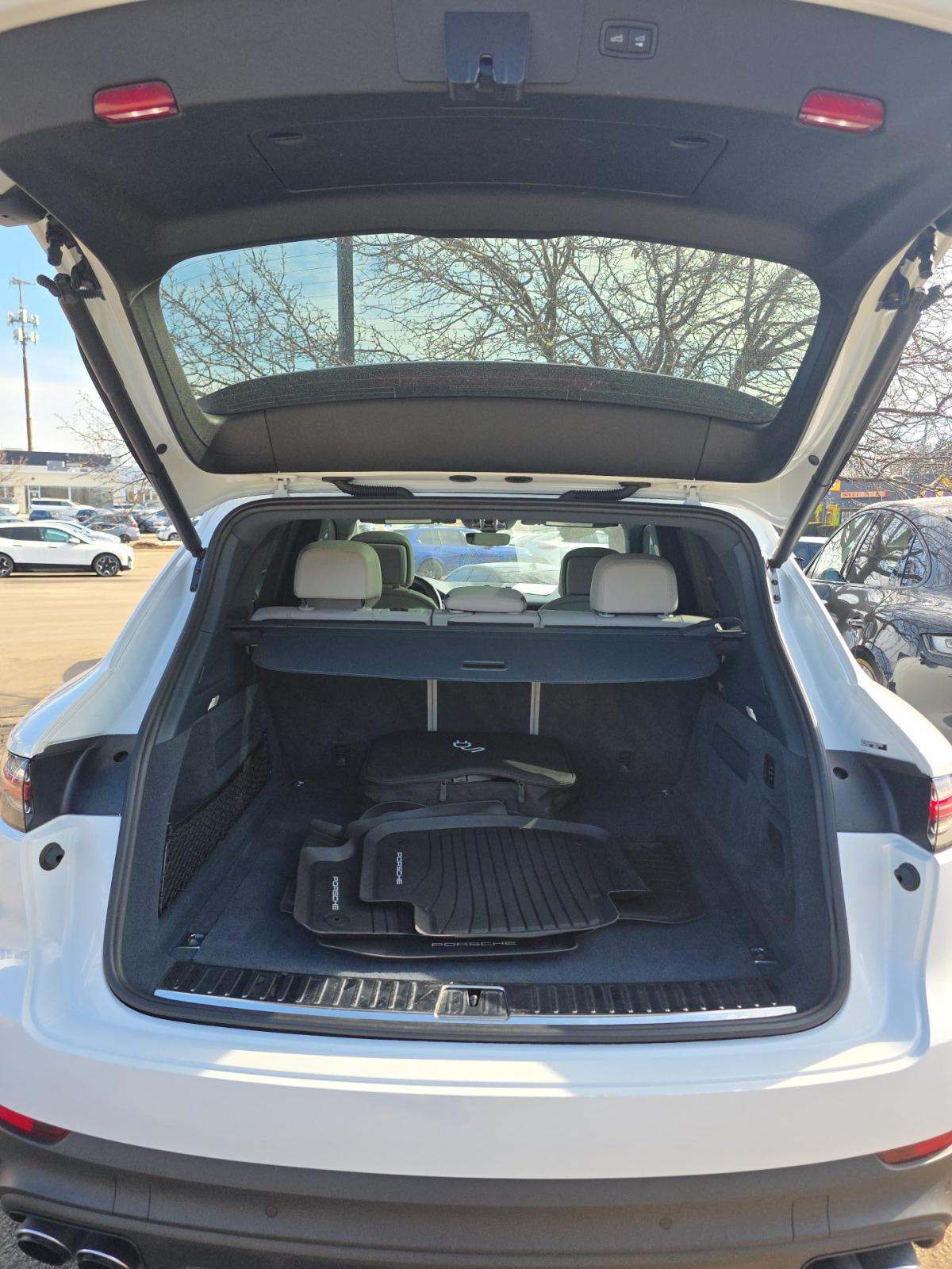 2023 Porsche Cayenne E-Hybrid AWD