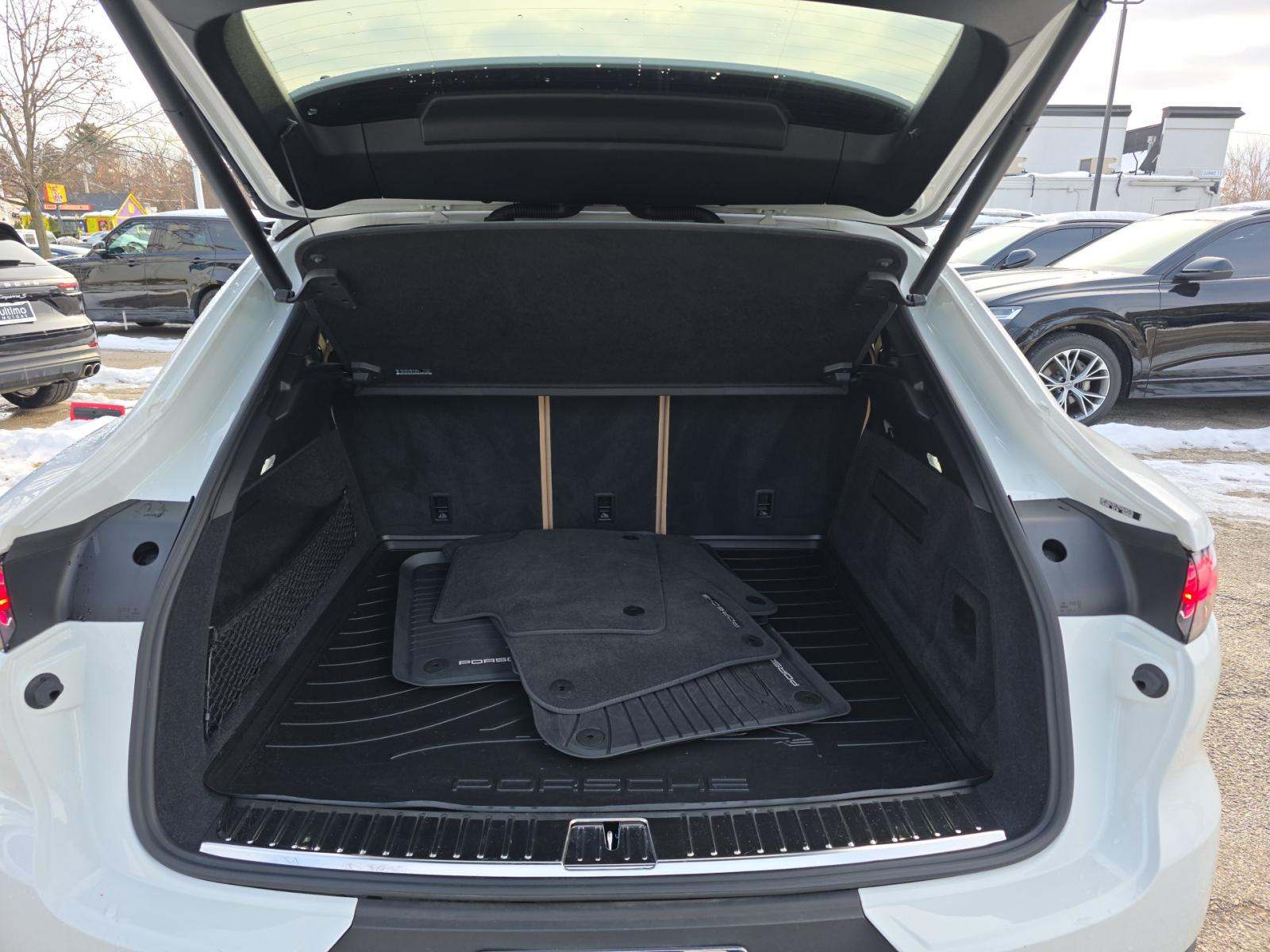 2023 Porsche Cayenne Platinum Edition AWD