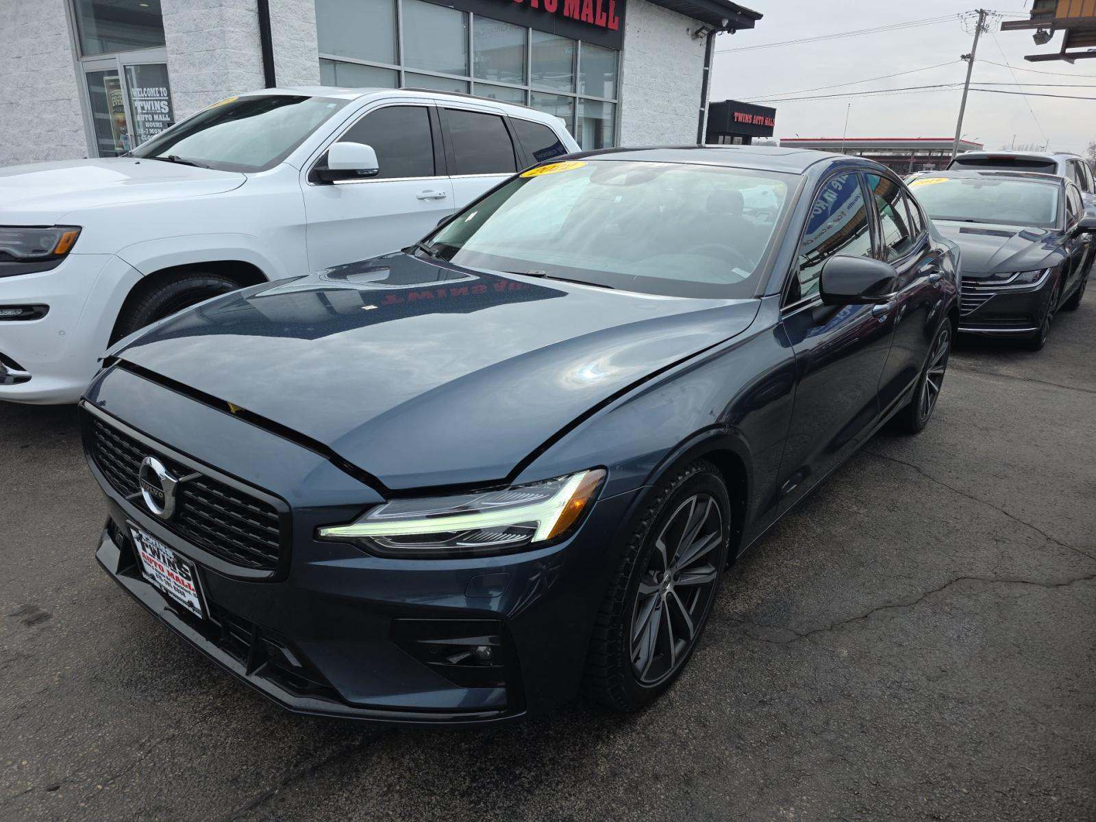 2022 Volvo S60 B5 Momentum AWD