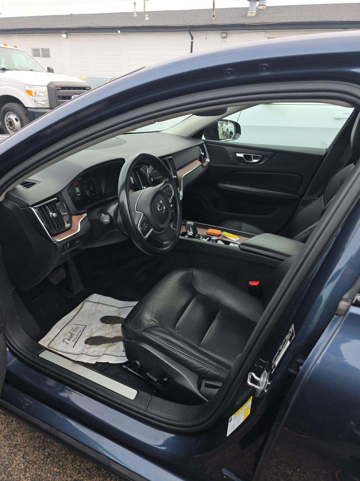 2022 Volvo S60 B5 Momentum AWD