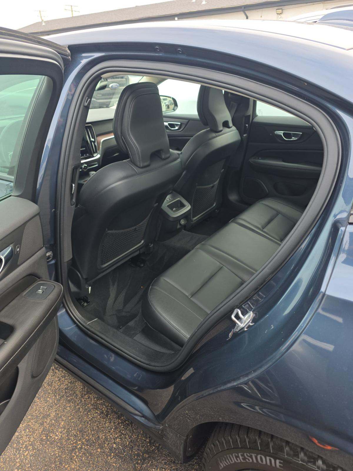 2022 Volvo S60 B5 Momentum AWD