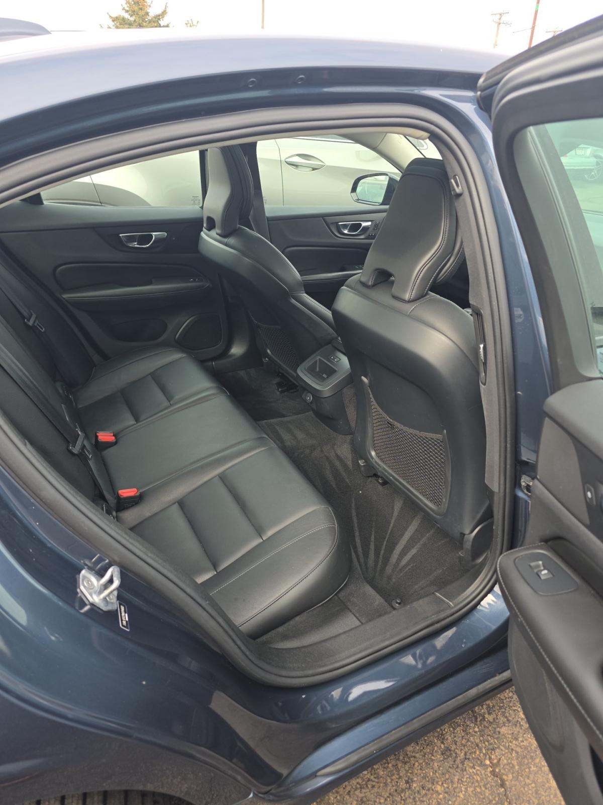 2022 Volvo S60 B5 Momentum AWD