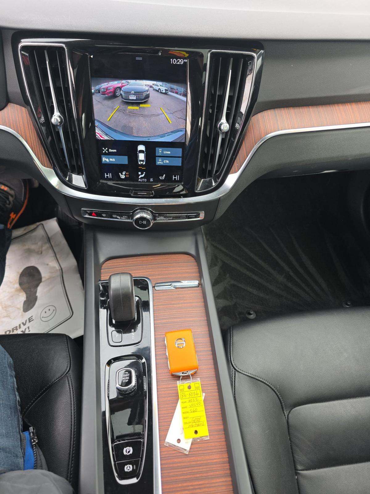 2022 Volvo S60 B5 Momentum AWD