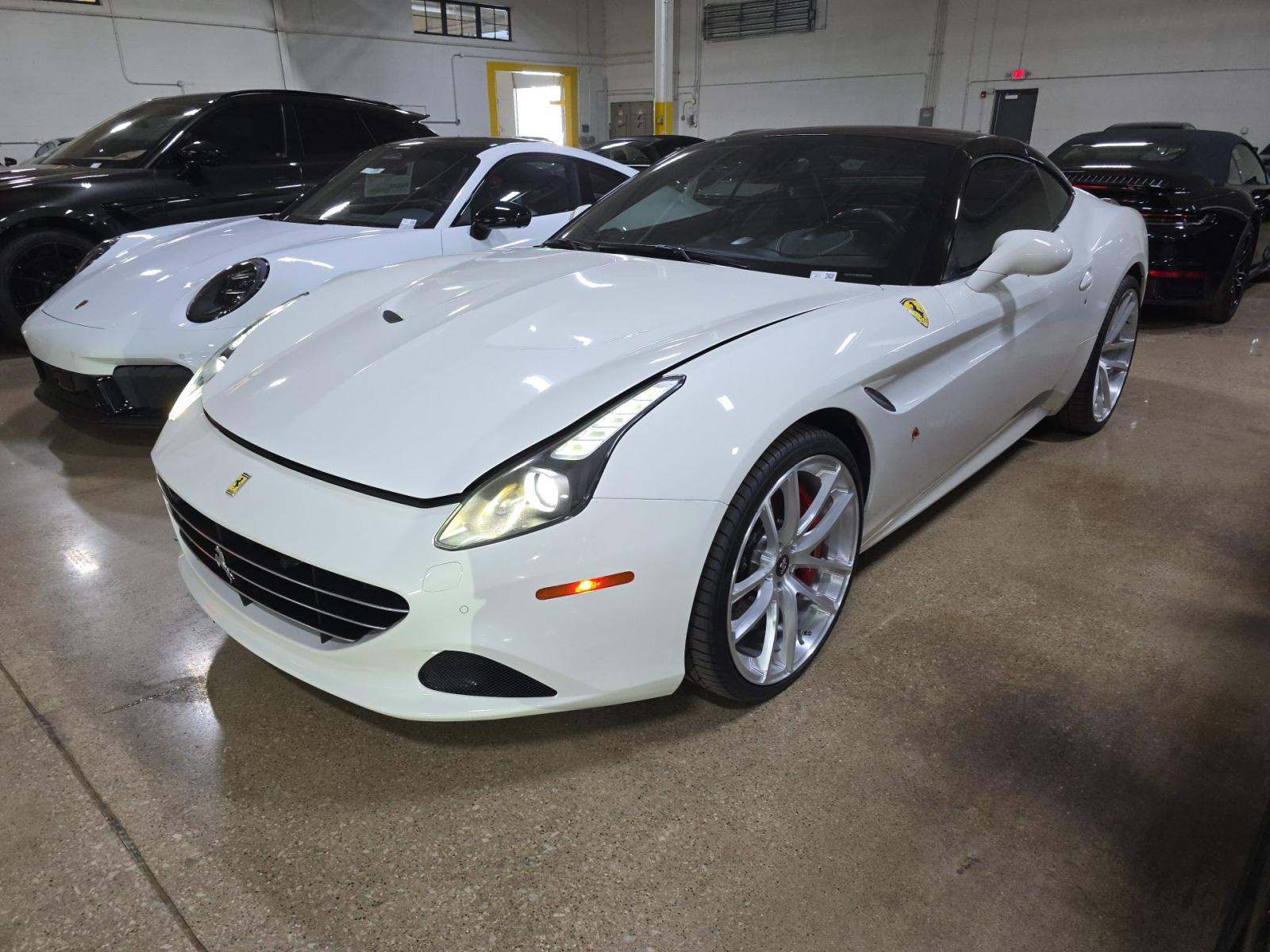 2015 Ferrari California Base RWD