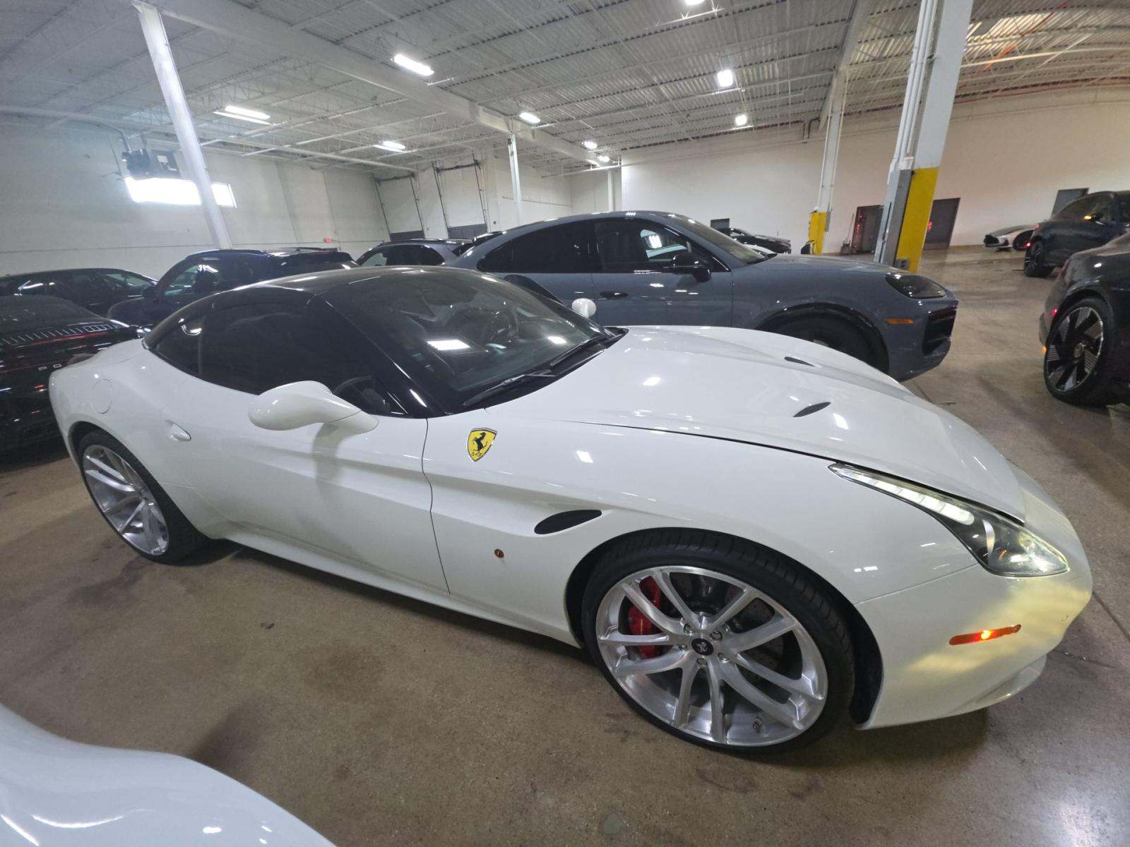 2015 Ferrari California Base RWD