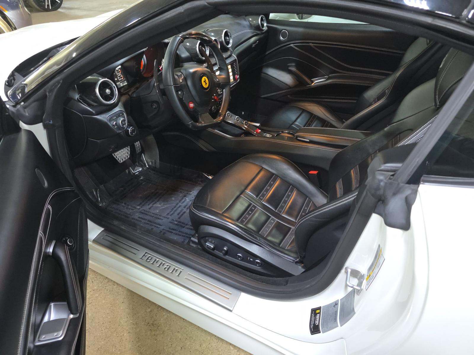 2015 Ferrari California Base RWD