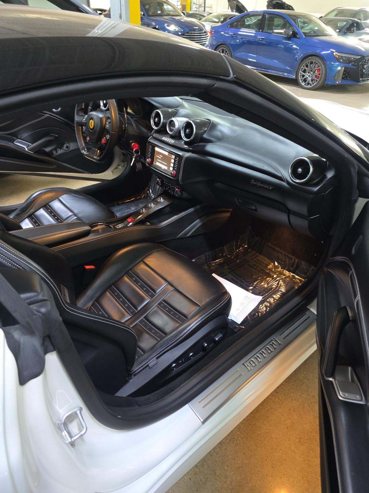 2015 Ferrari California Base RWD