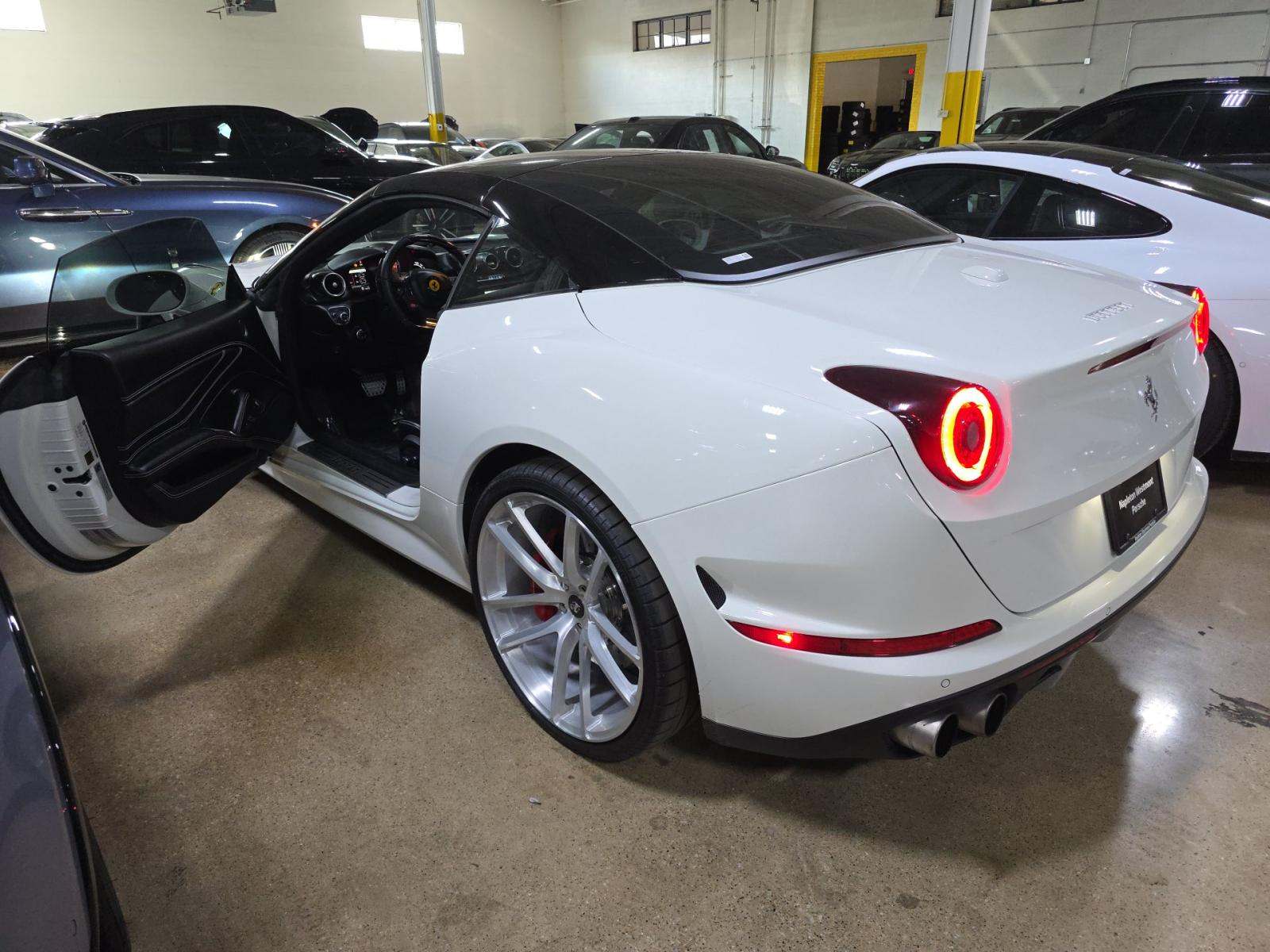 2015 Ferrari California Base RWD