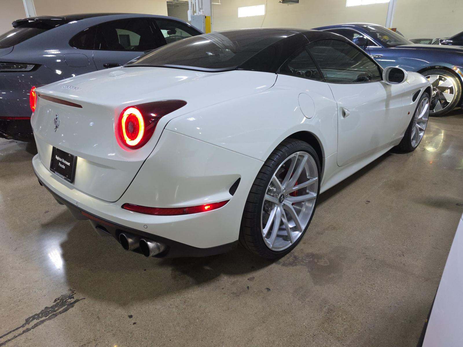 2015 Ferrari California Base RWD