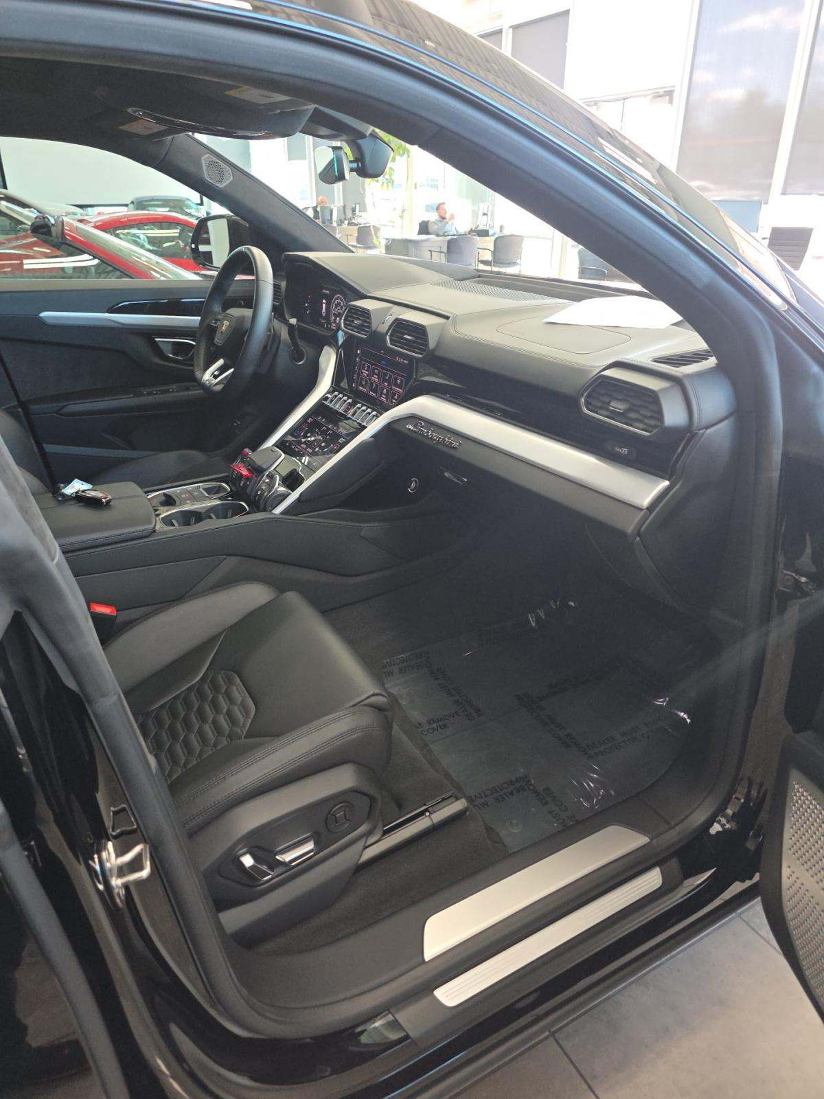 2021 Lamborghini Urus Base AWD