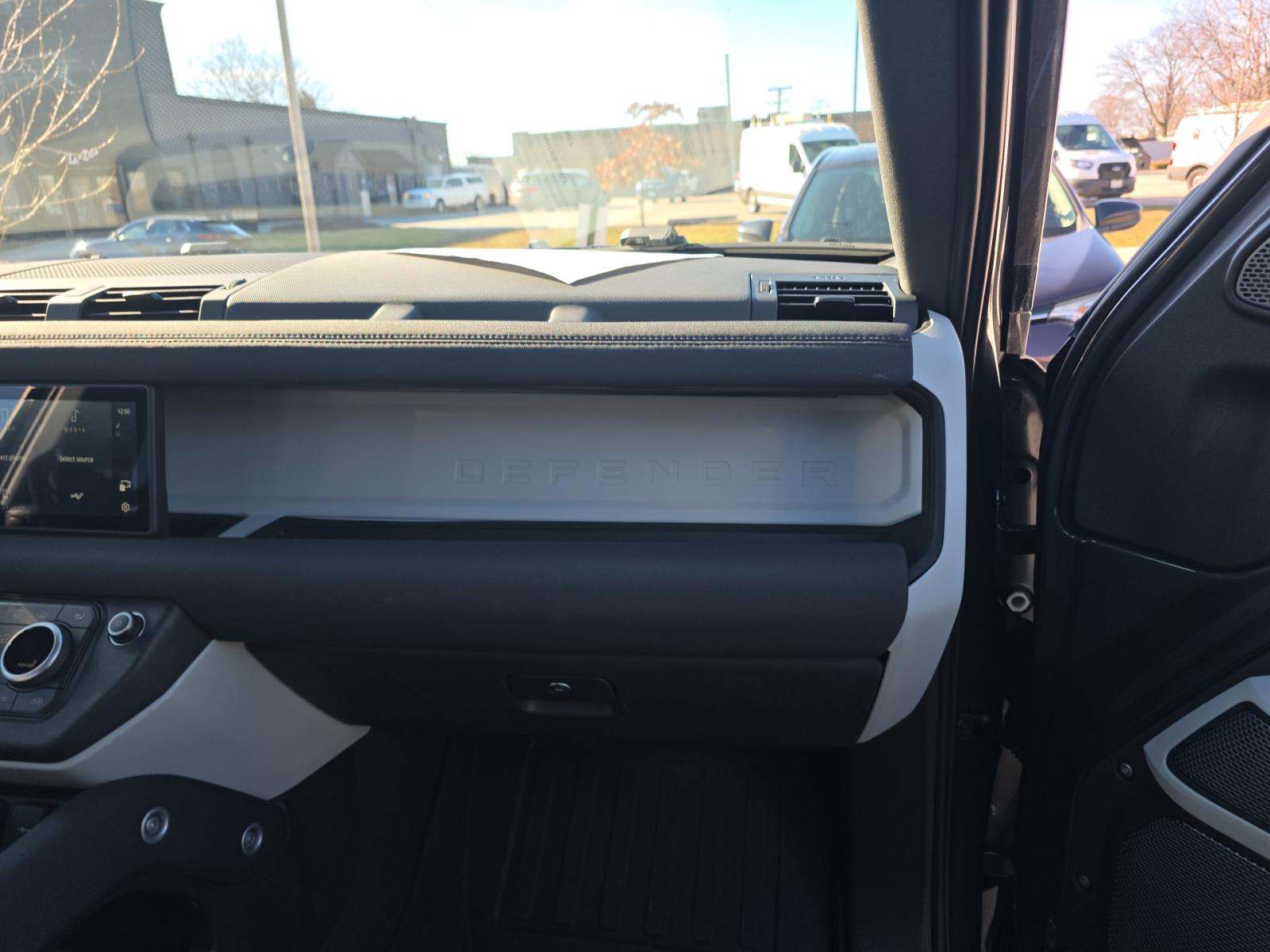 2023 Land Rover Defender 110 X-Dynamic SE AWD