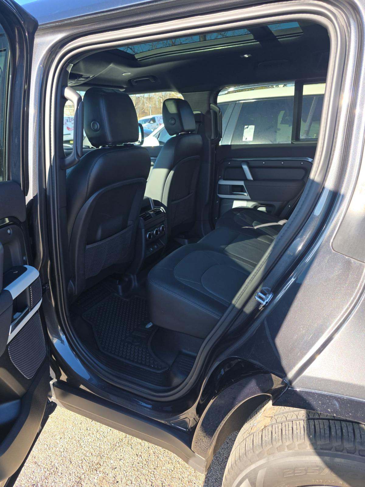 2023 Land Rover Defender 110 X-Dynamic SE AWD