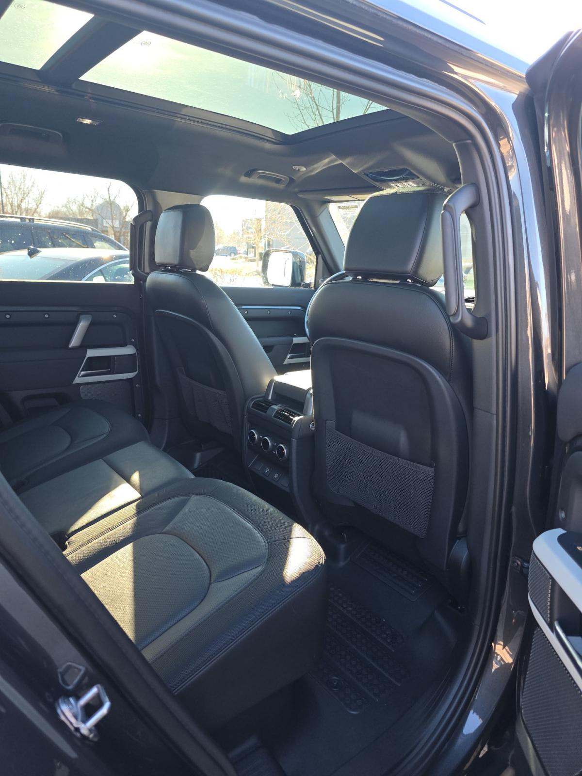 2023 Land Rover Defender 110 X-Dynamic SE AWD