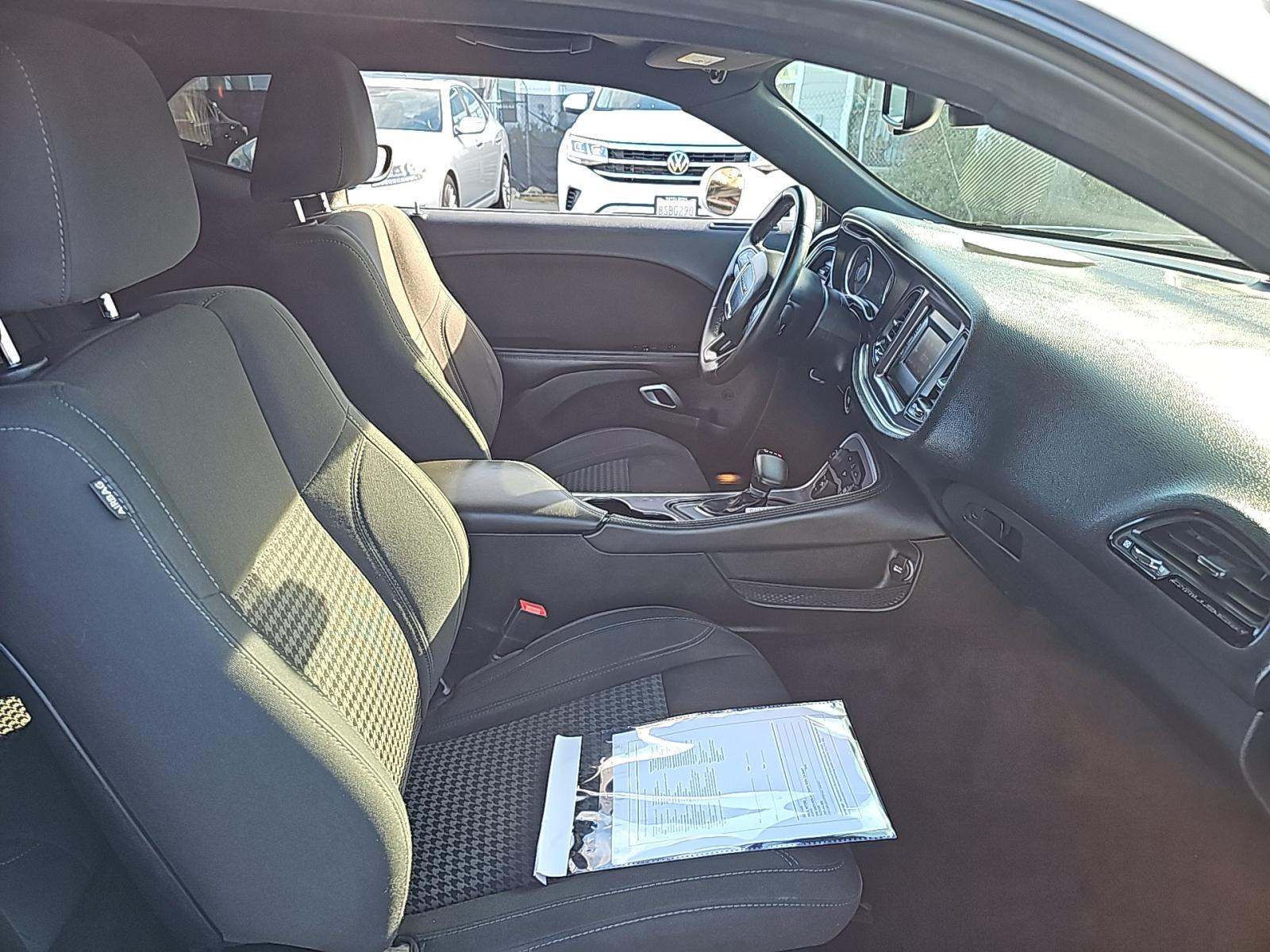 2016 Dodge Challenger SXT RWD