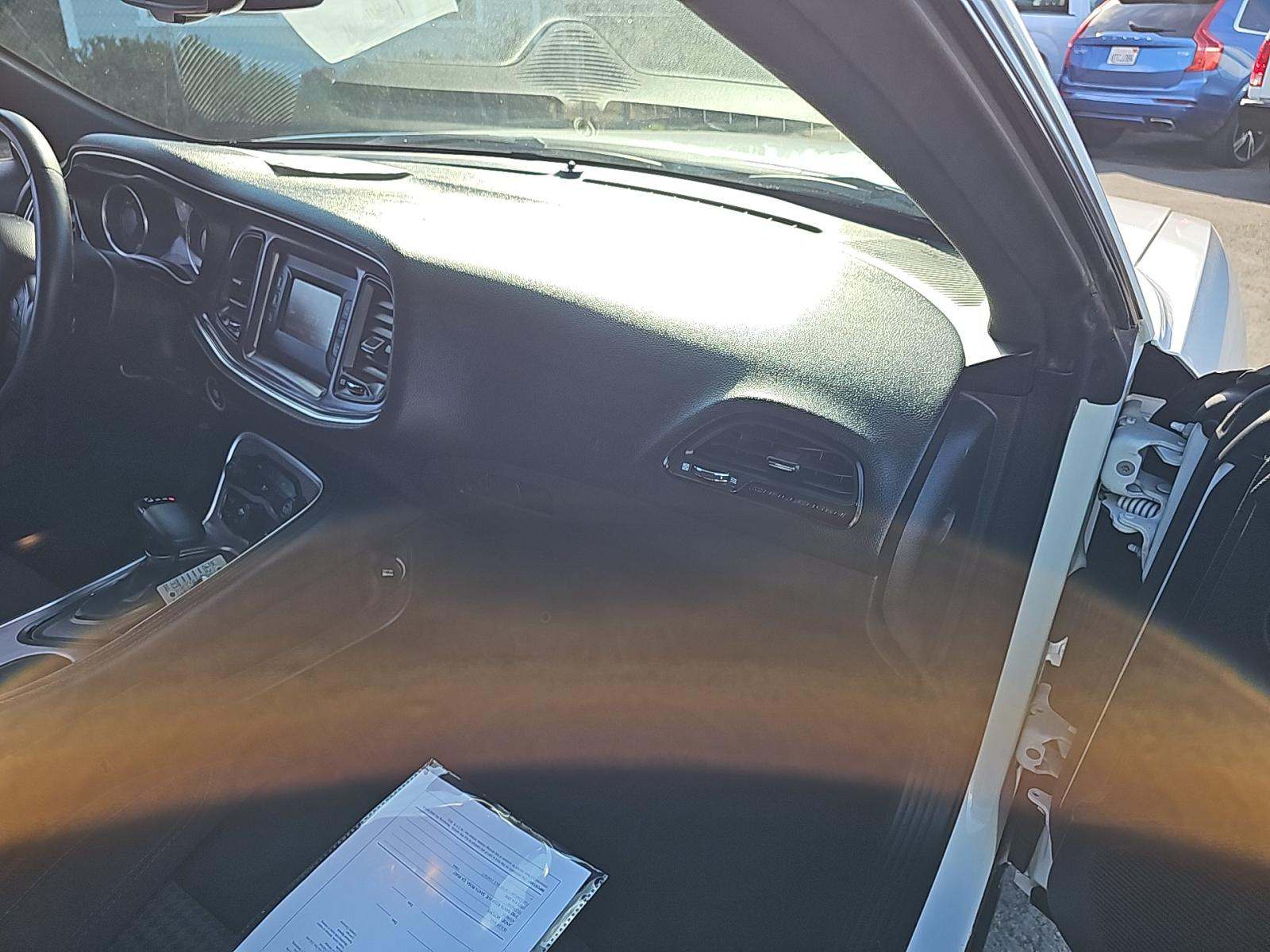 2016 Dodge Challenger SXT RWD