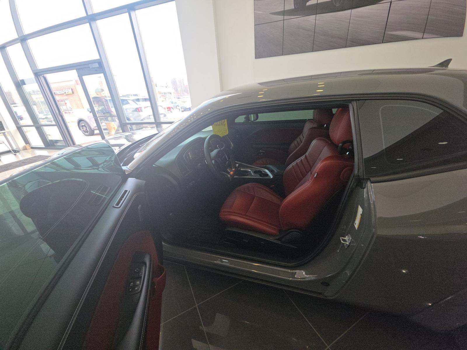 DODGE CHALLENGER - 6