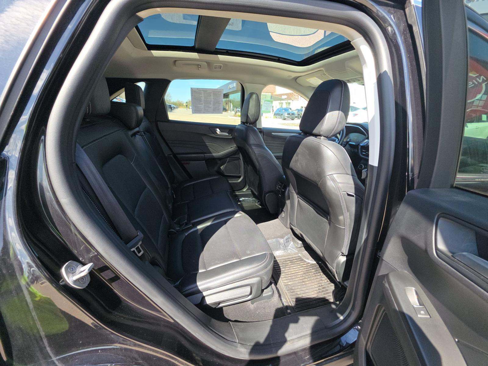 2022 Ford Escape Titanium AWD