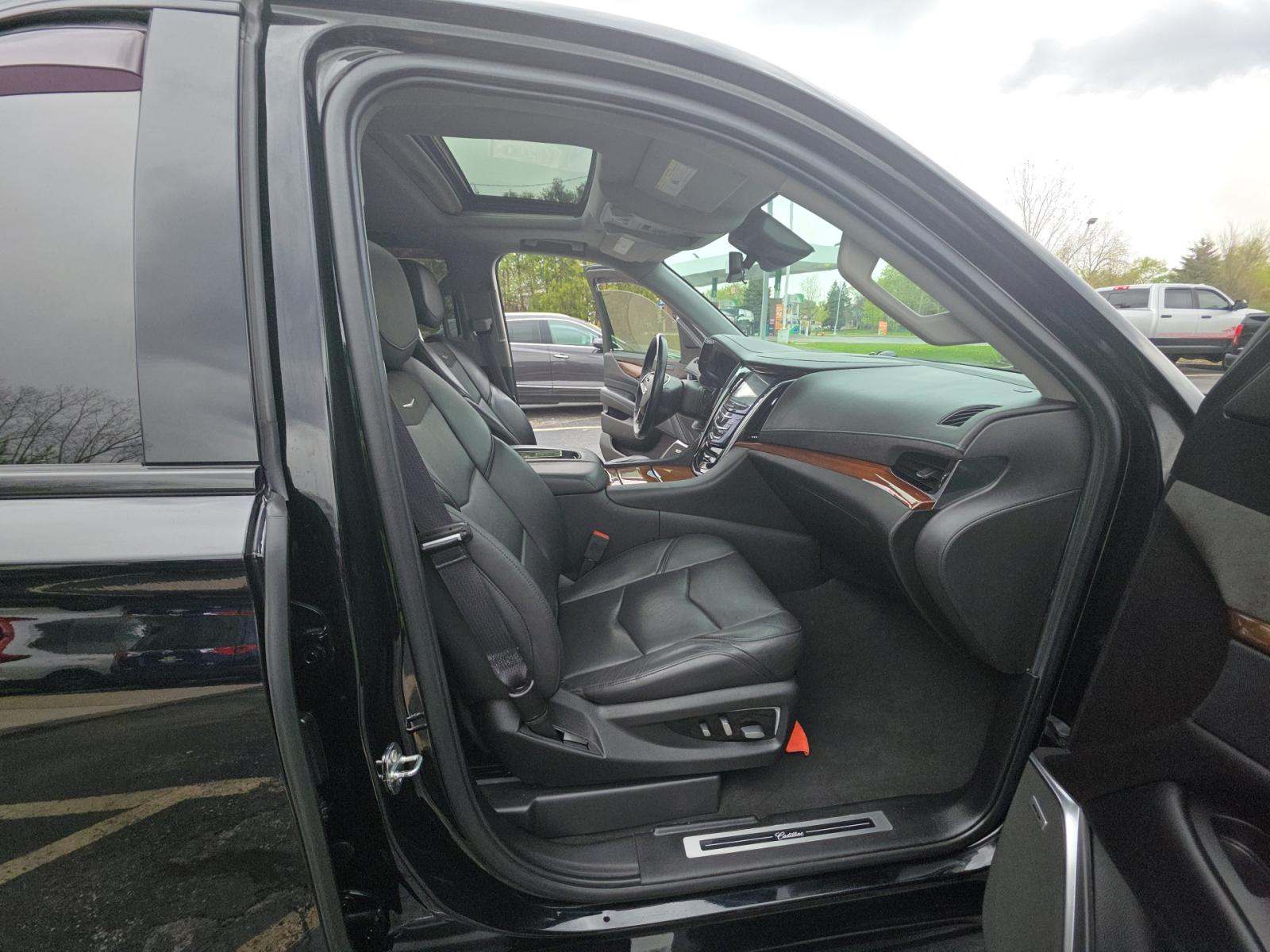 2019 Cadillac Escalade Luxury AWD