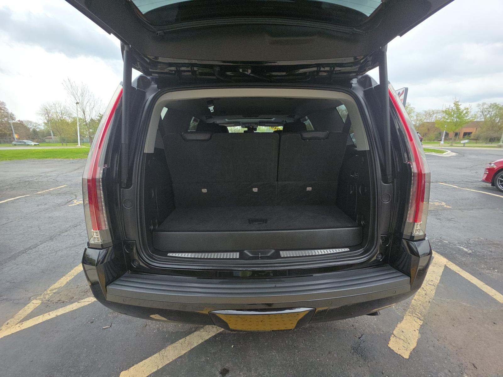 2019 Cadillac Escalade Luxury AWD