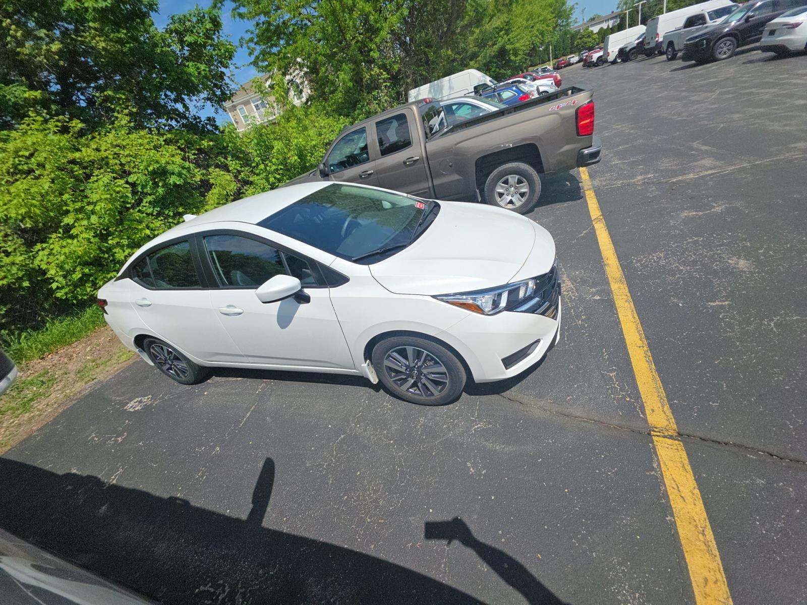NISSAN VERSA - 4