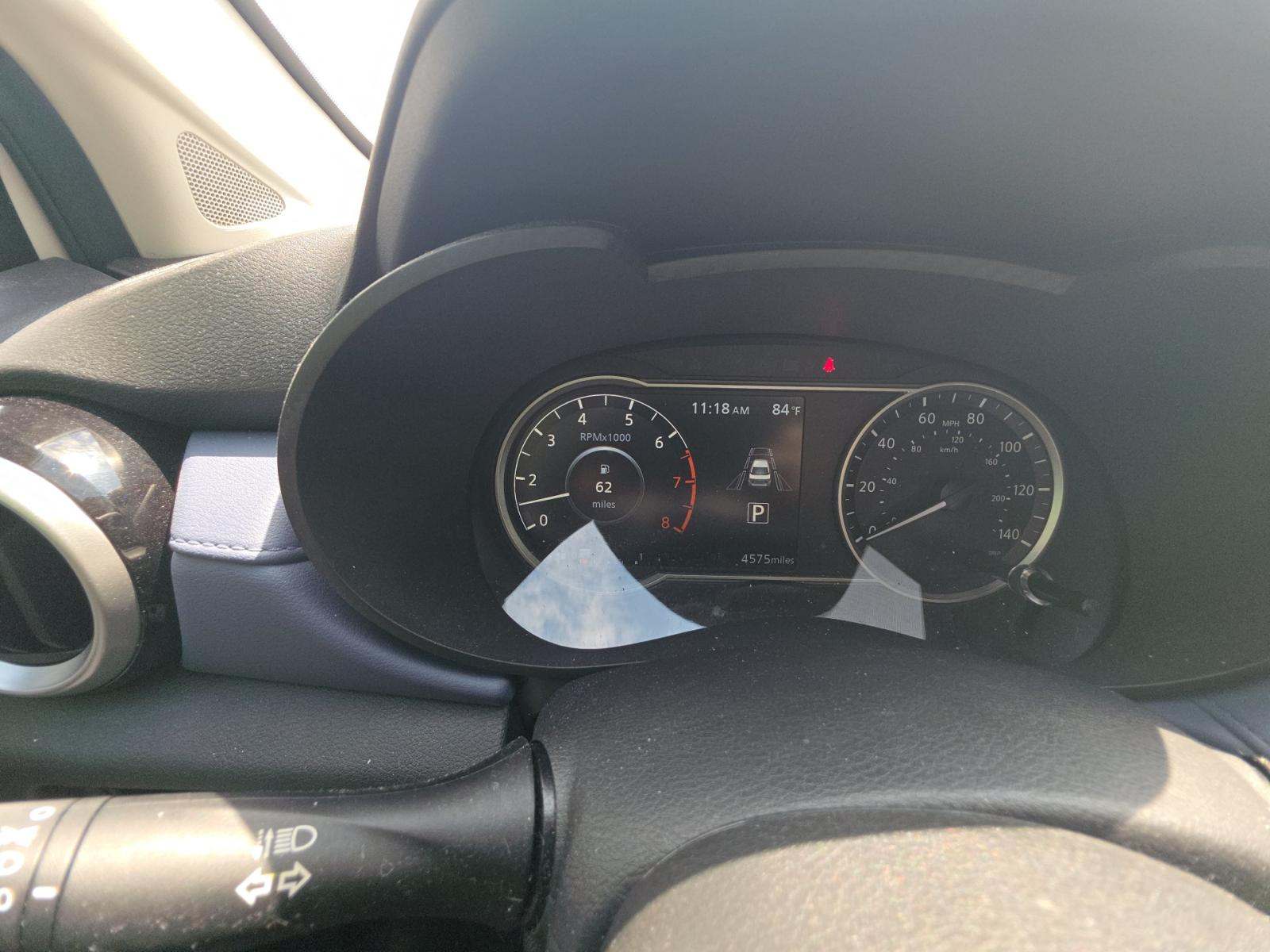 NISSAN VERSA - 9