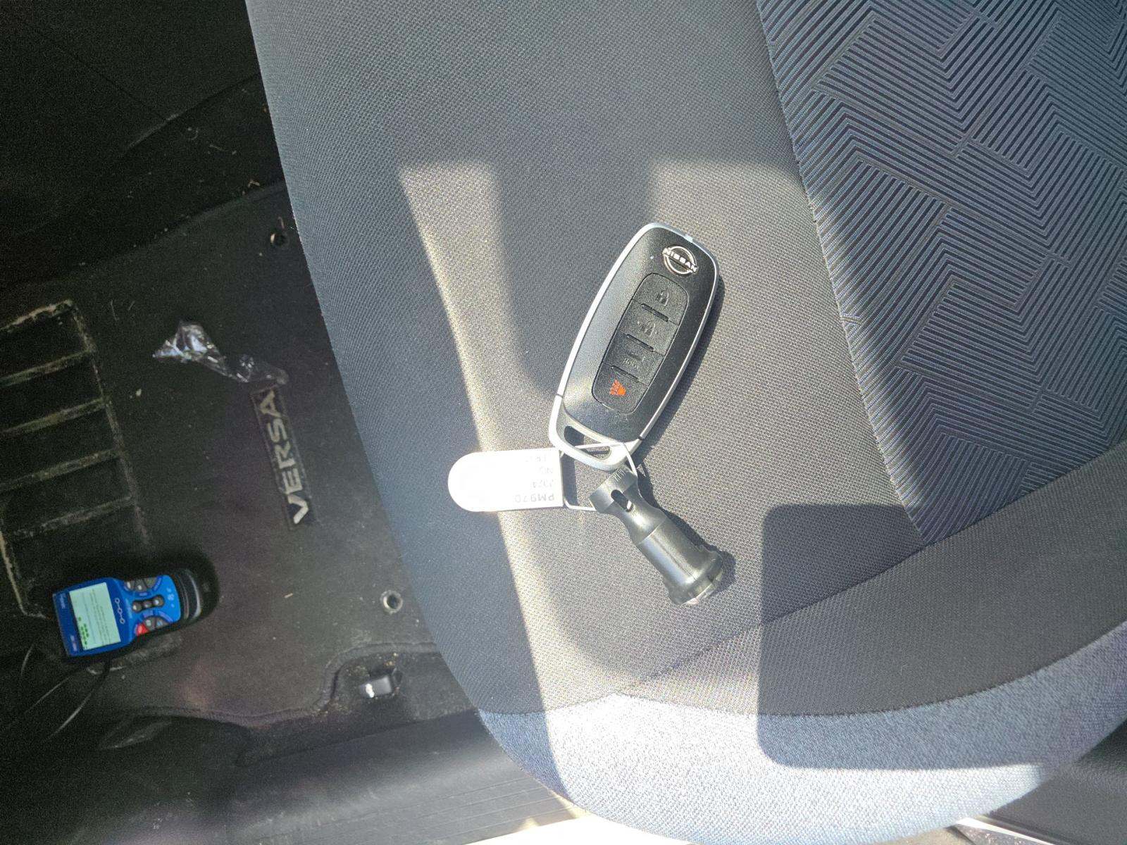 NISSAN VERSA - 8