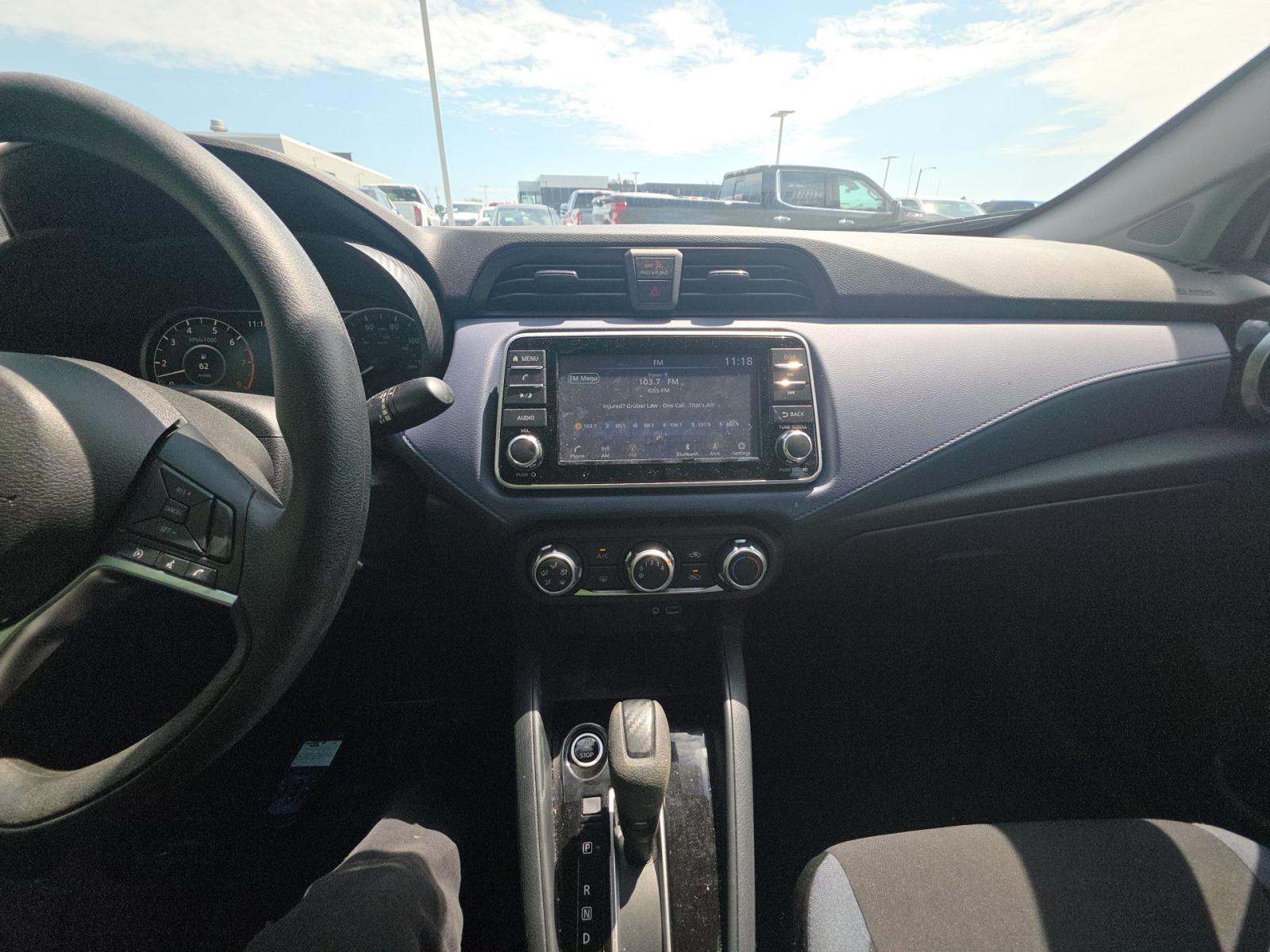 NISSAN VERSA - 10