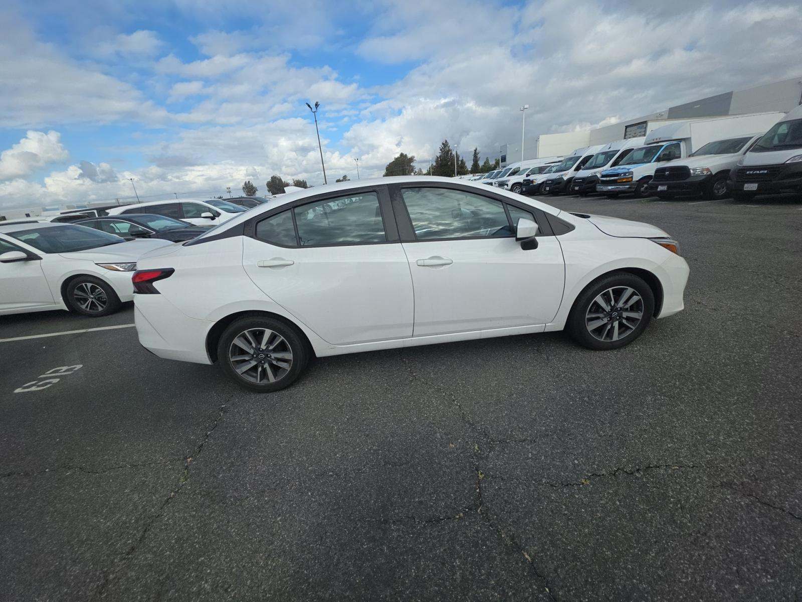 NISSAN VERSA - 4