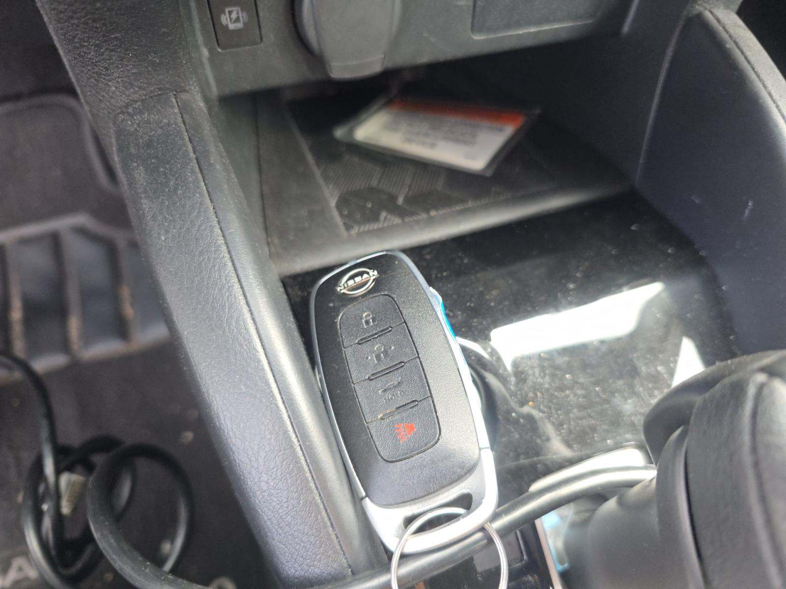 NISSAN VERSA - 8