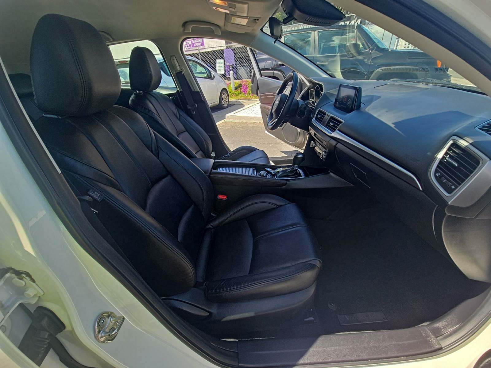 2017 MAZDA MAZDA3 Touring FWD