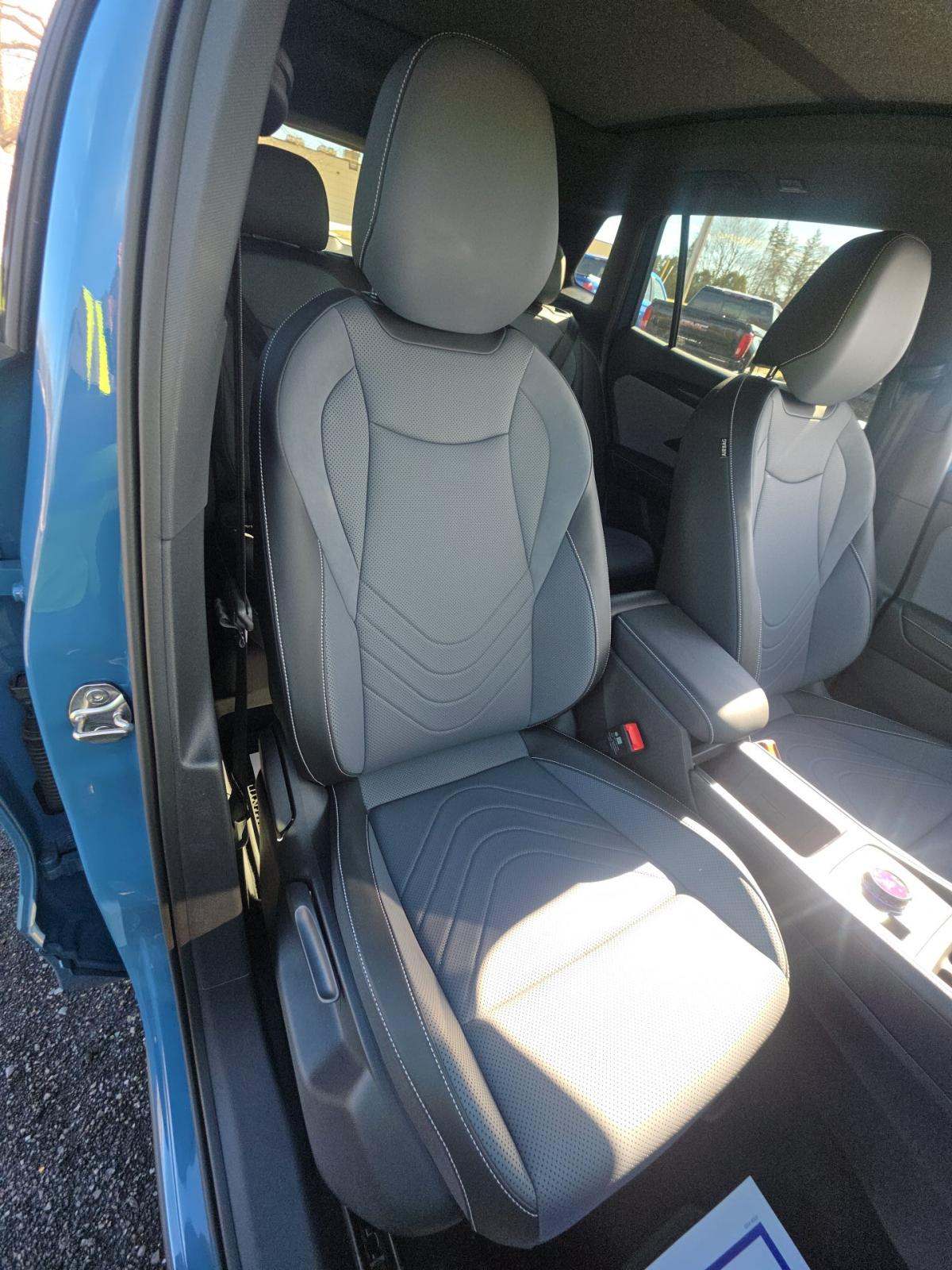 2025 Volkswagen Tiguan 2.0T SE R-Line Black AWD