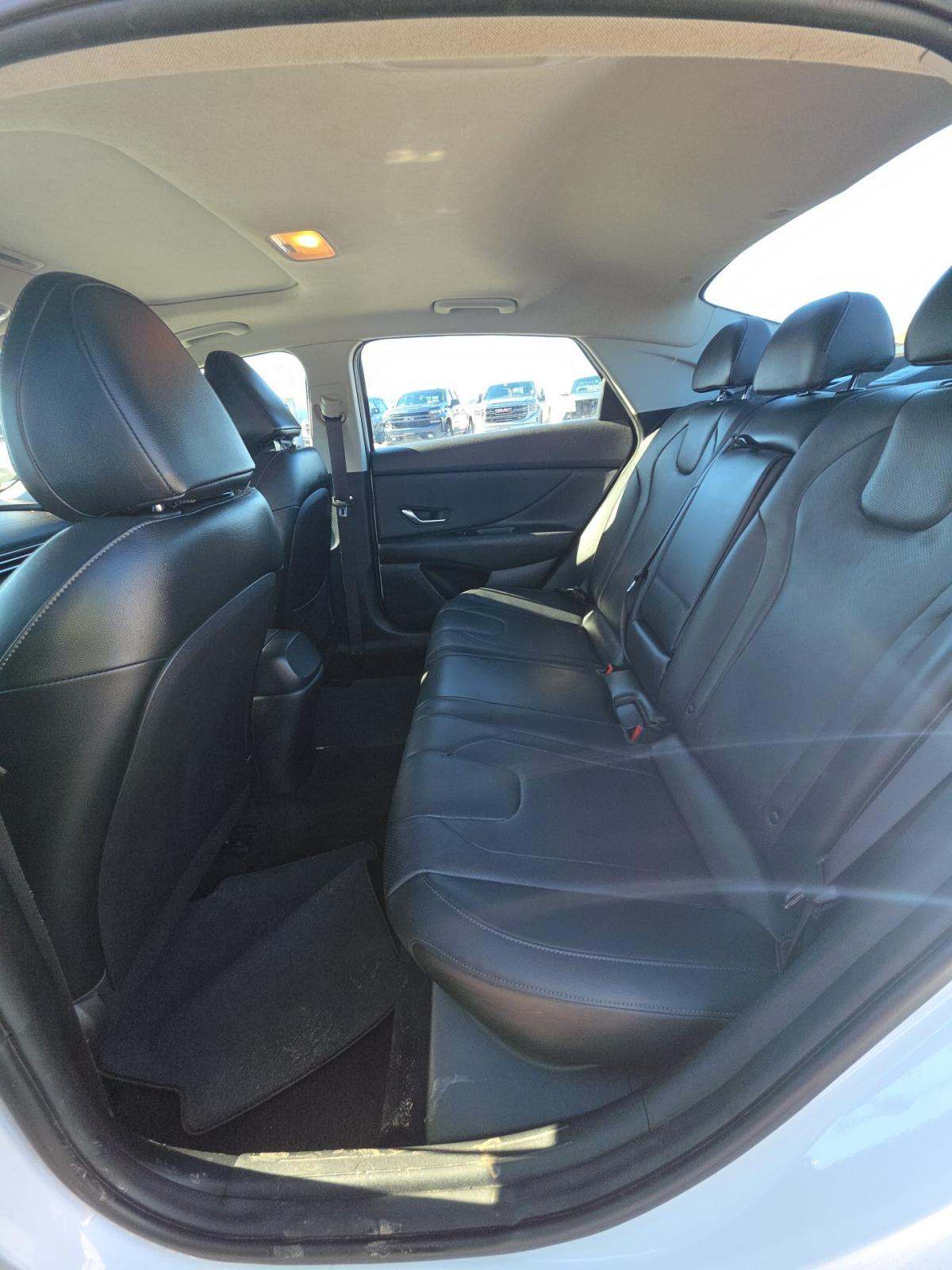 2022 Hyundai Elantra Limited FWD