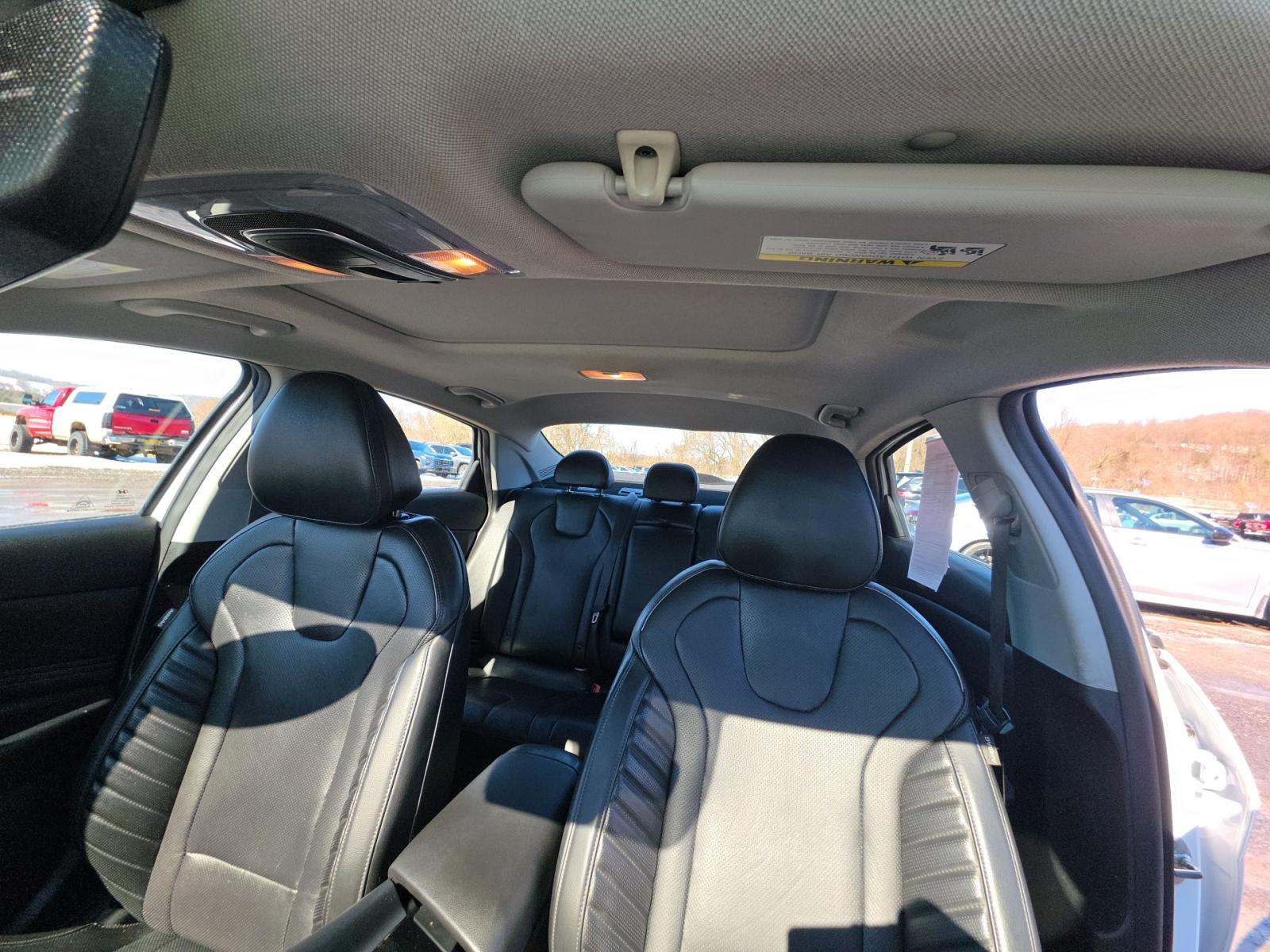 2022 Hyundai Elantra Limited FWD