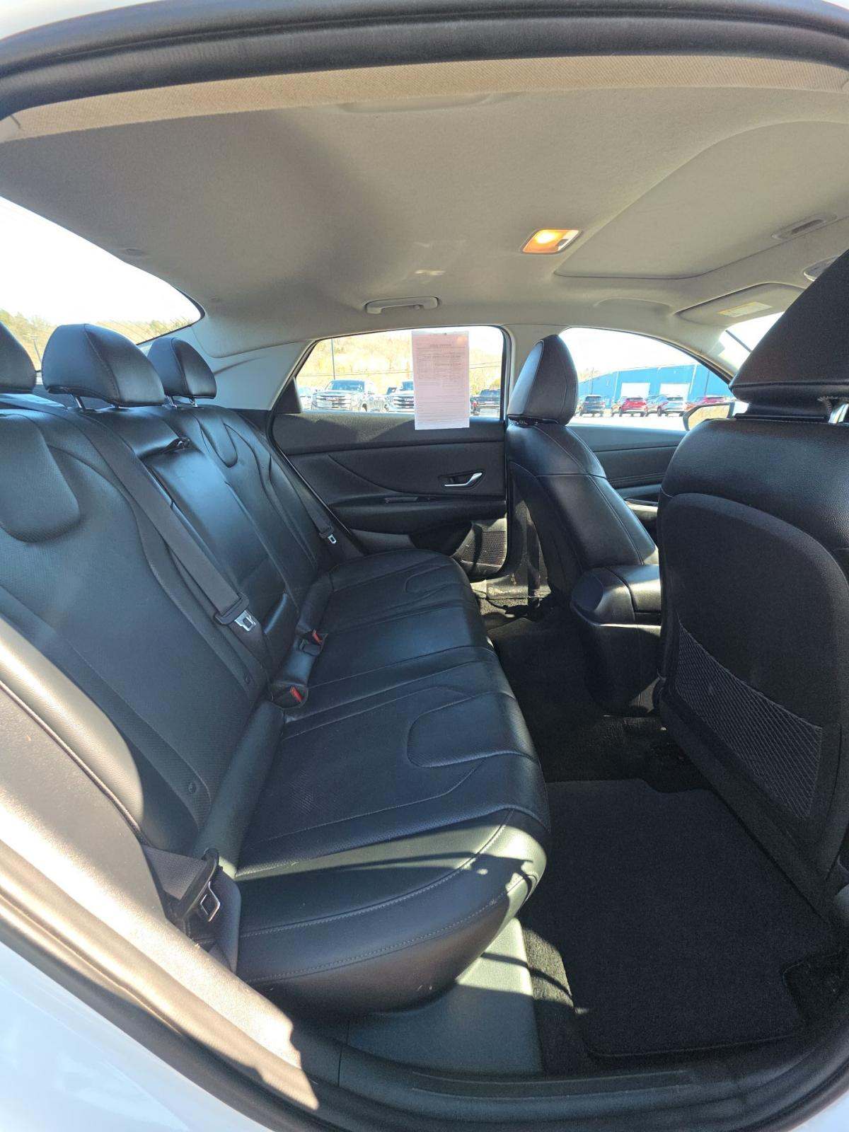 2022 Hyundai Elantra Limited FWD